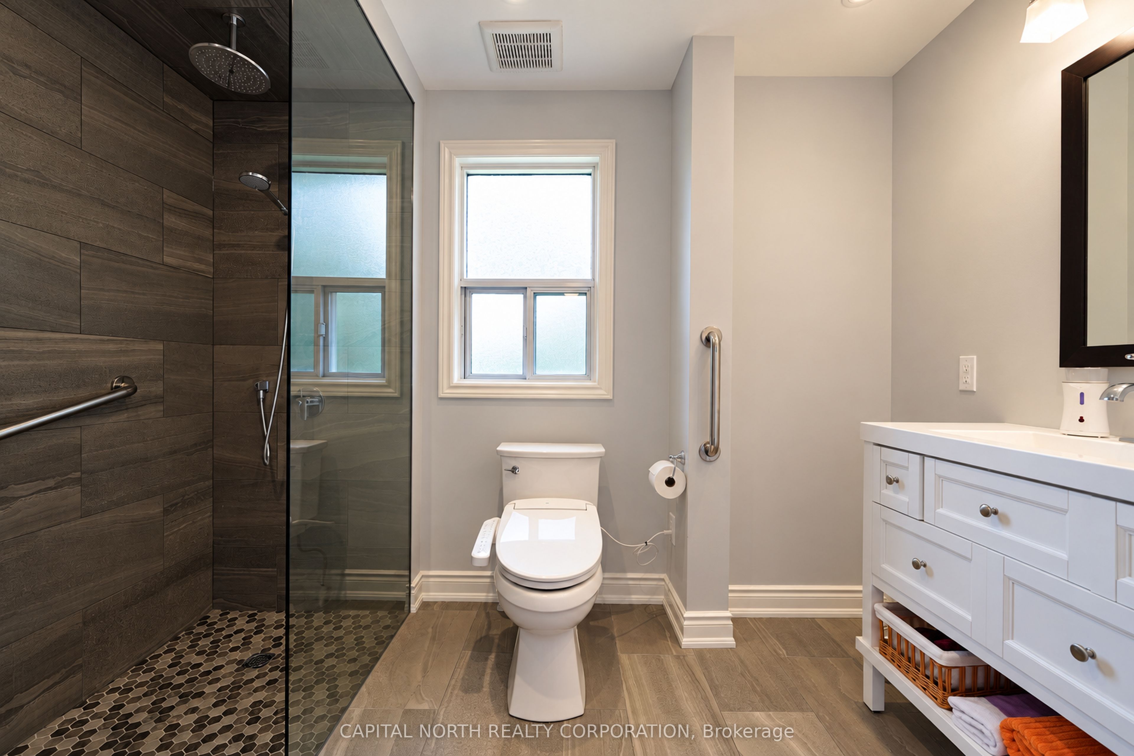 11 Erie Street Property Photo 26