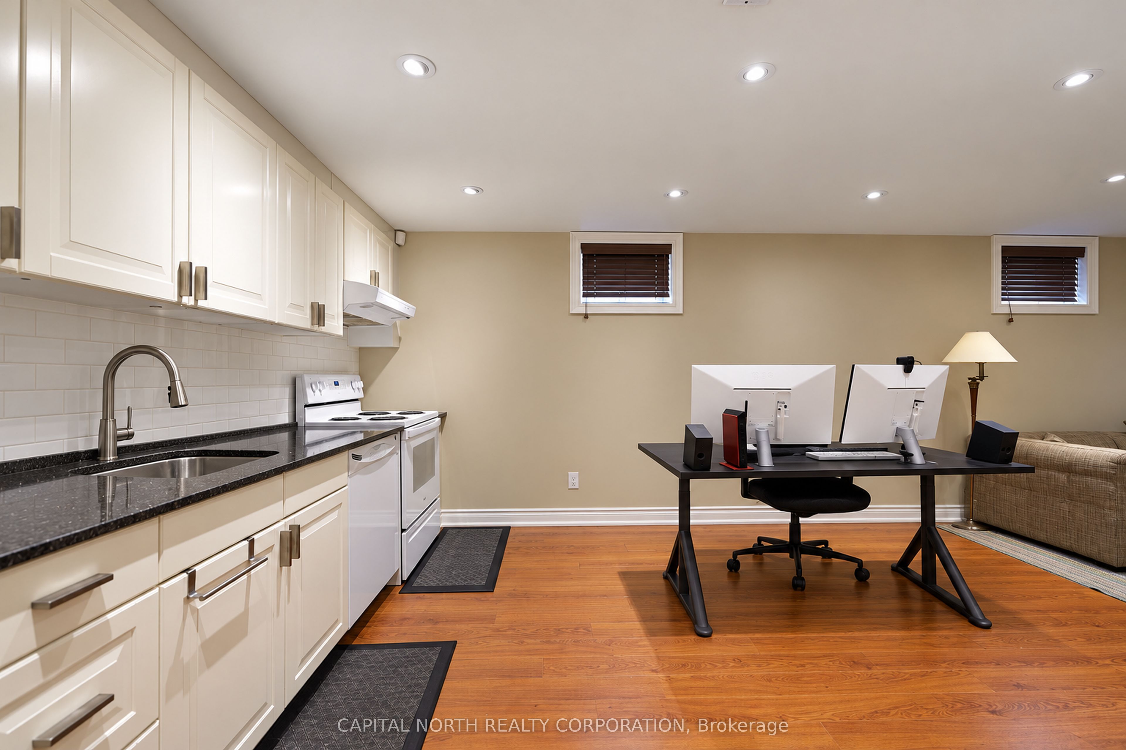 11 Erie Street Property Photo 31