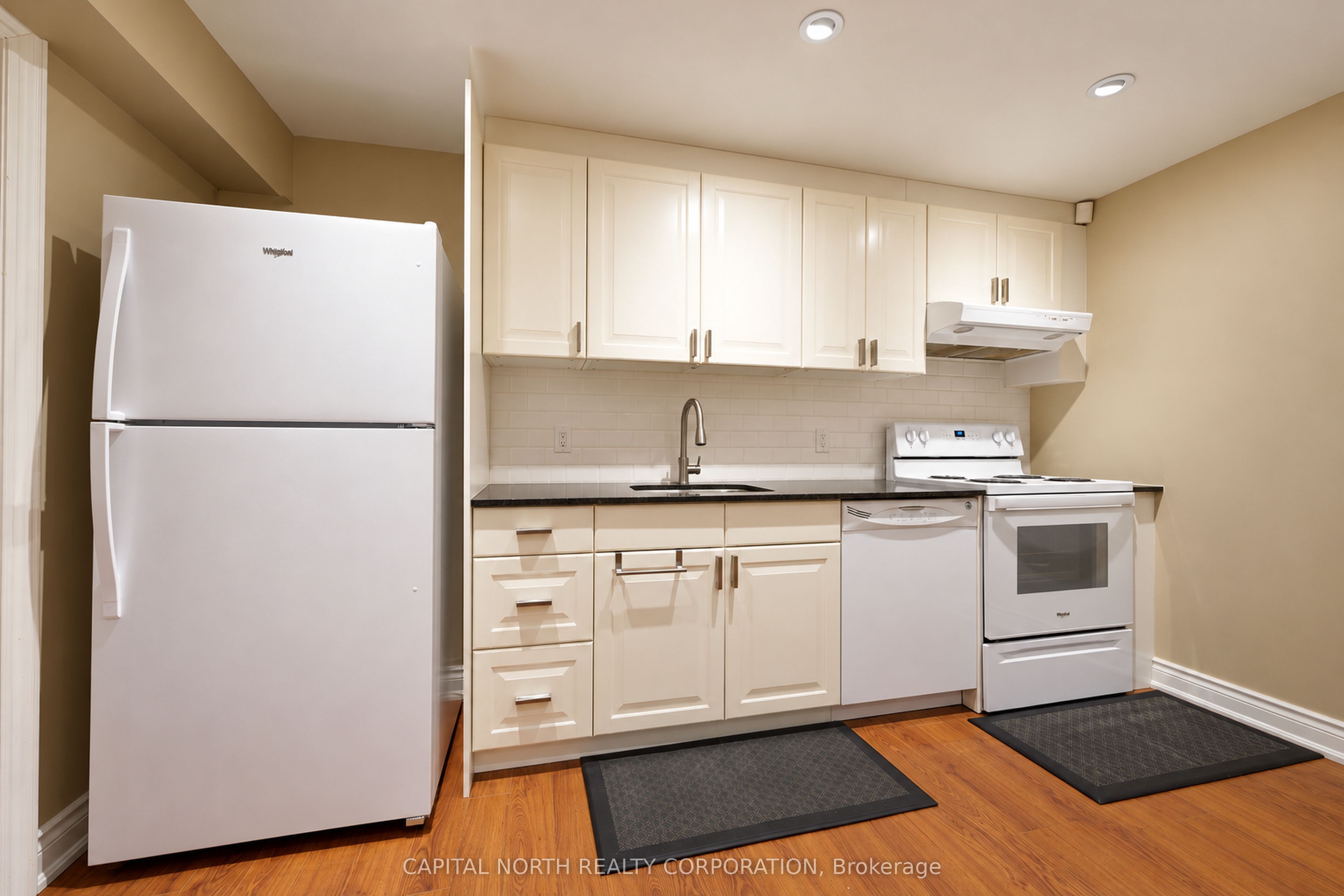 11 Erie Street Property Photo 37