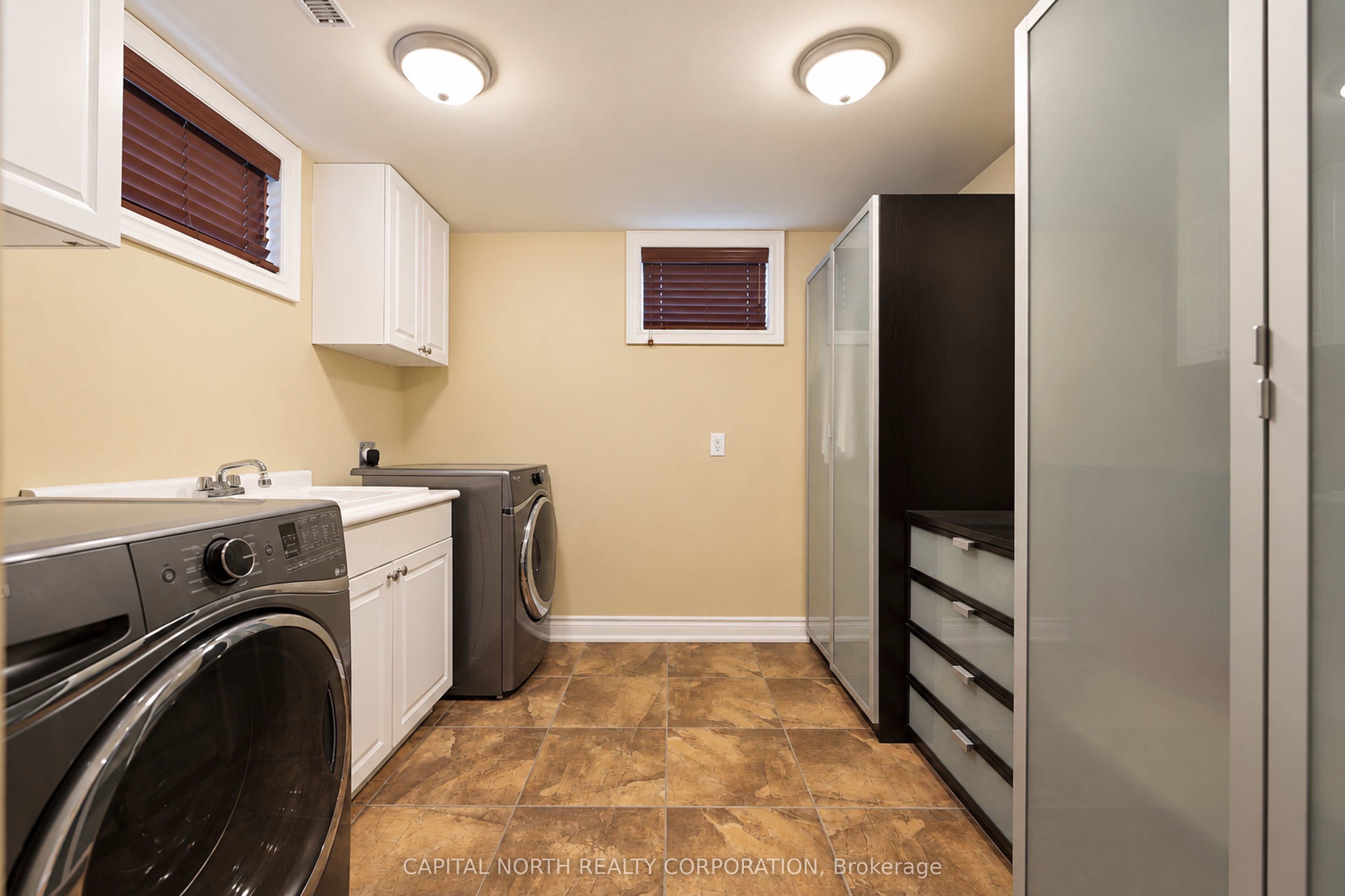 11 Erie Street Property Photo 41
