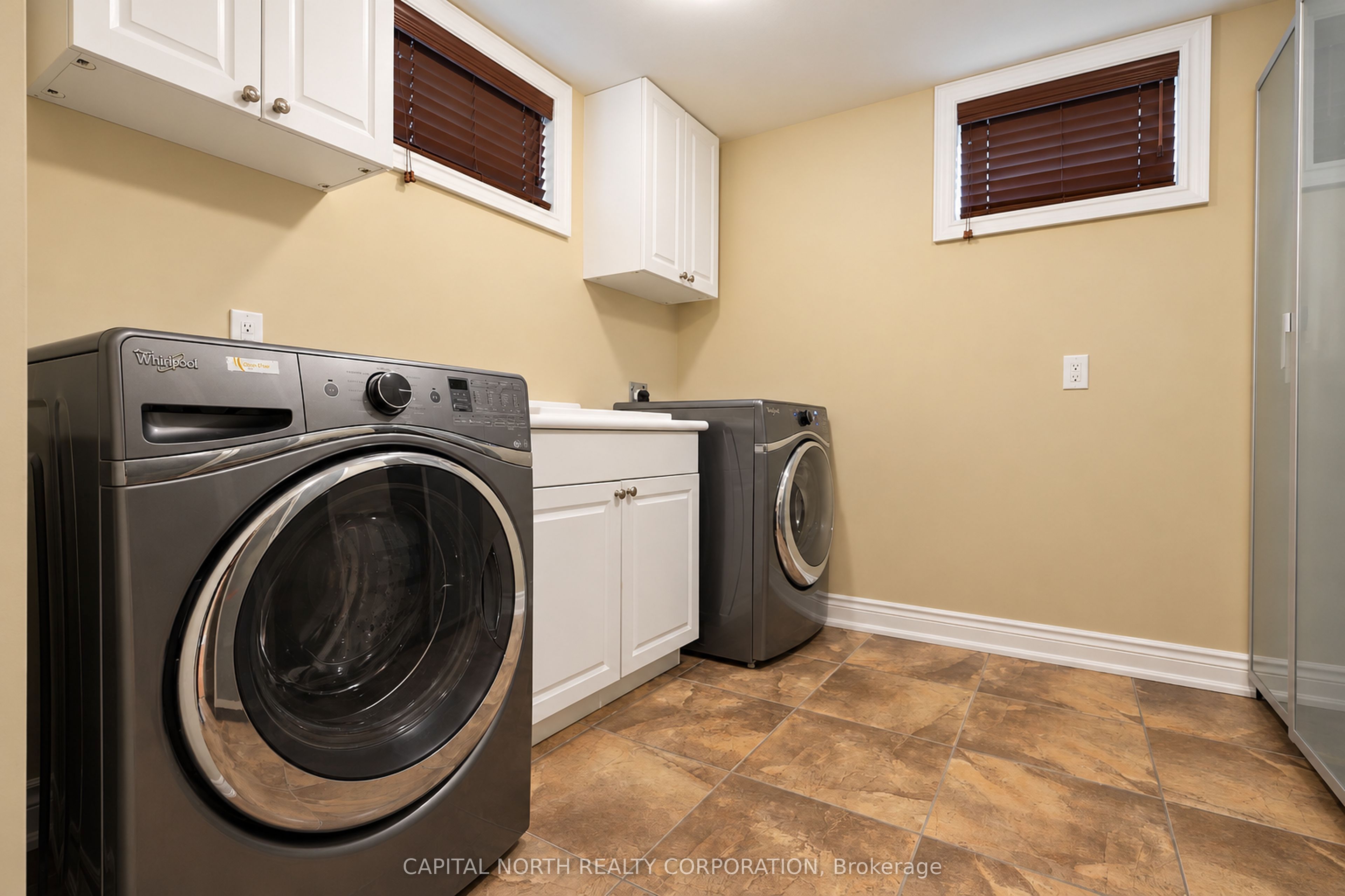 11 Erie Street Property Photo 42