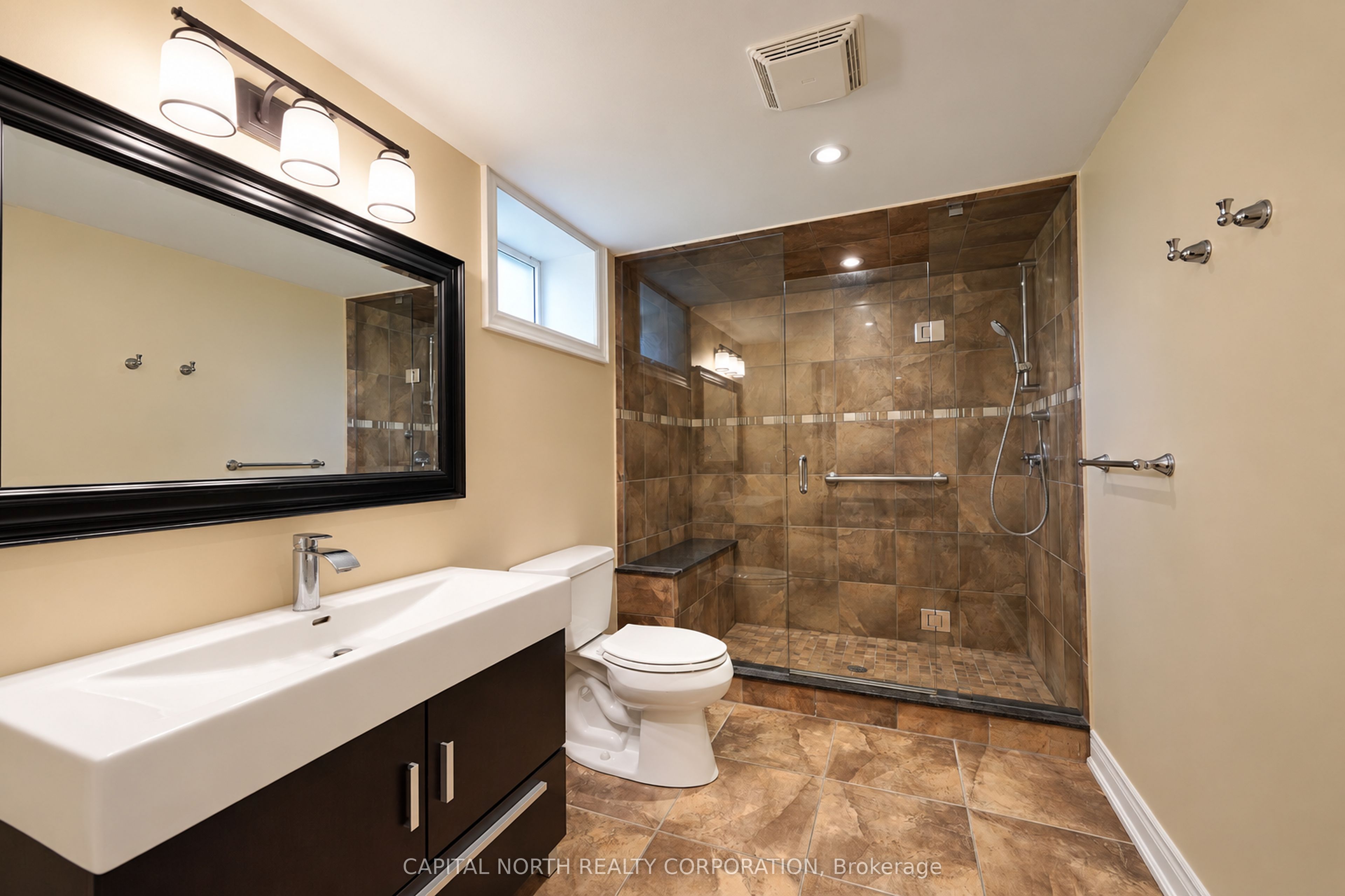 11 Erie Street Property Photo 43