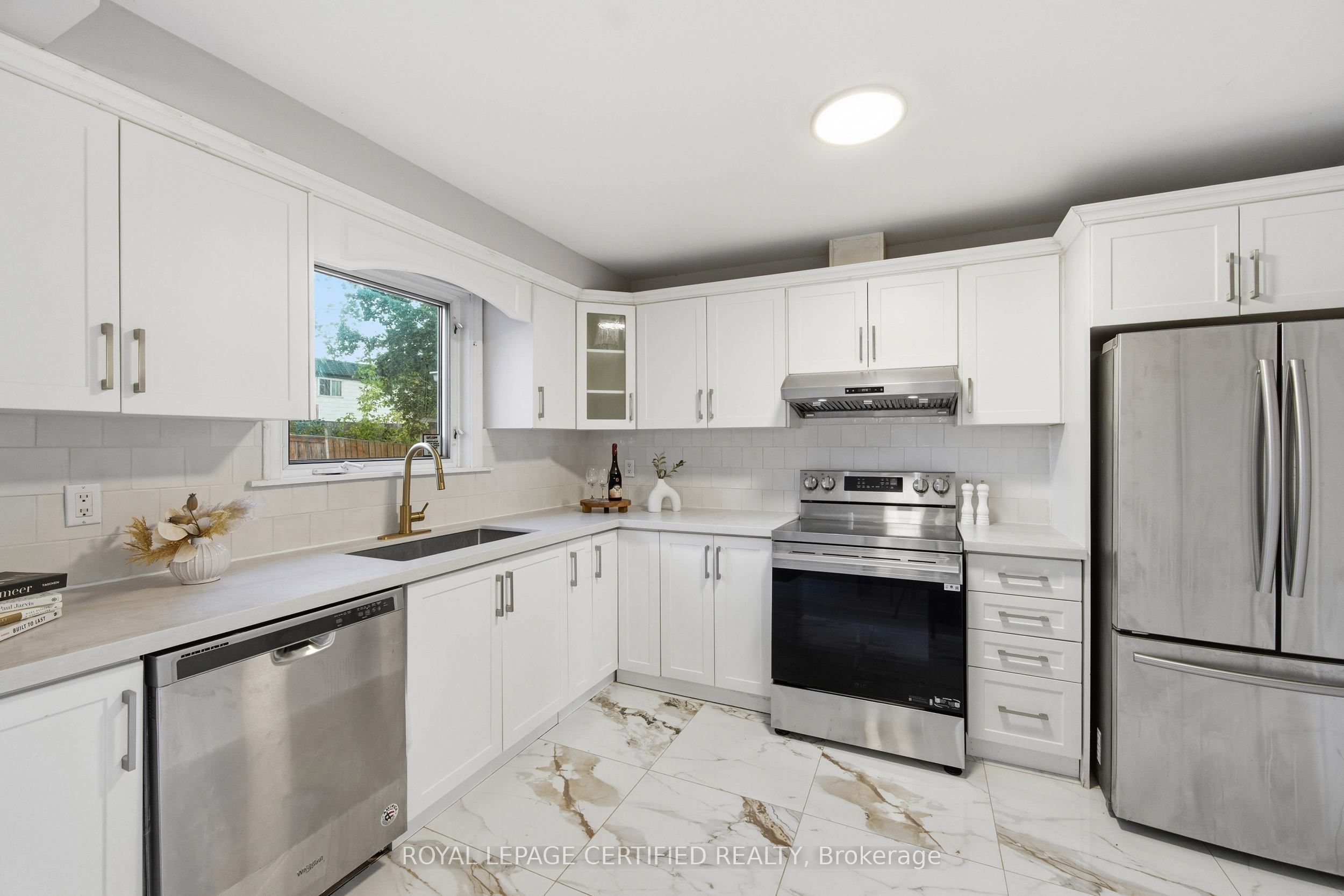 134 Hansen Road N Property Photo 8