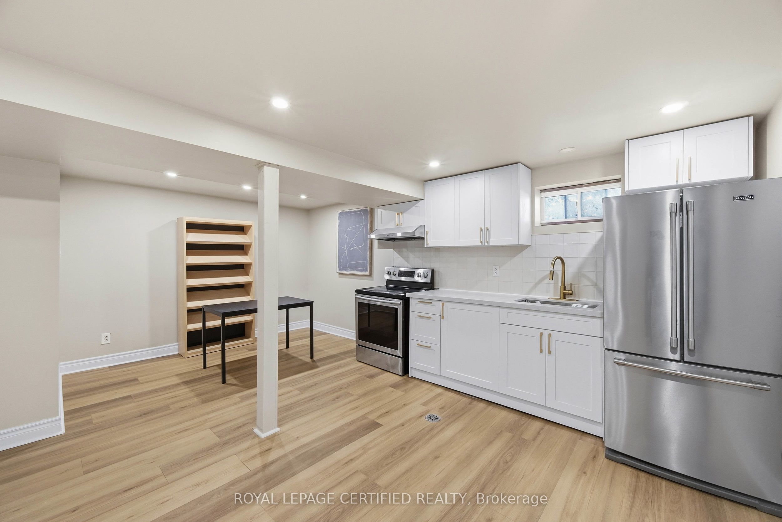 134 Hansen Road N Property Photo 23