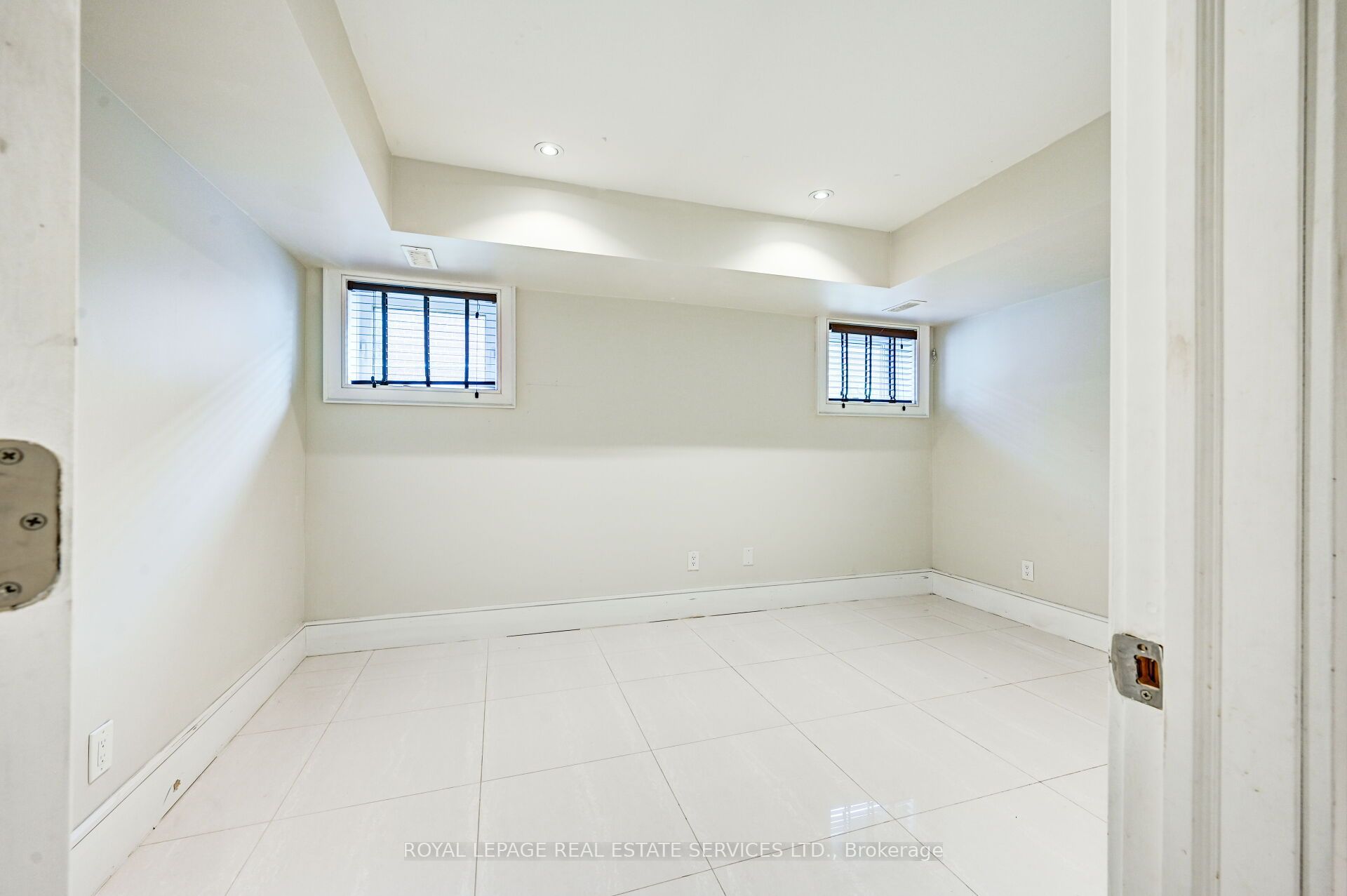 63 Burrows Avenue L Property Photo 19