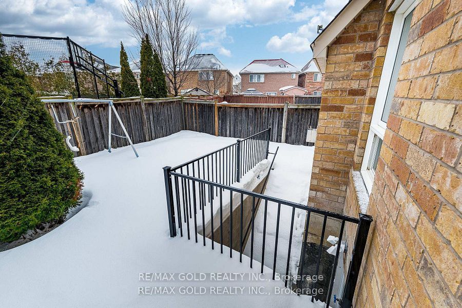 84 Crown Victoria Drive (bsmt) Property Photo 2