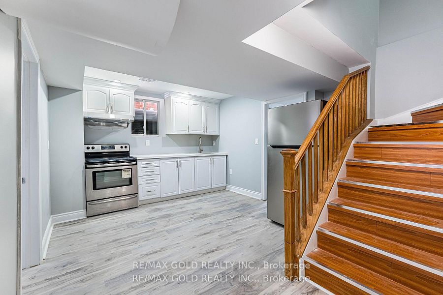 84 Crown Victoria Drive (bsmt) Property Photo 4