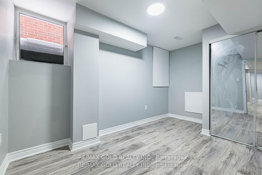 84 Crown Victoria Drive (bsmt) Property Photo 10