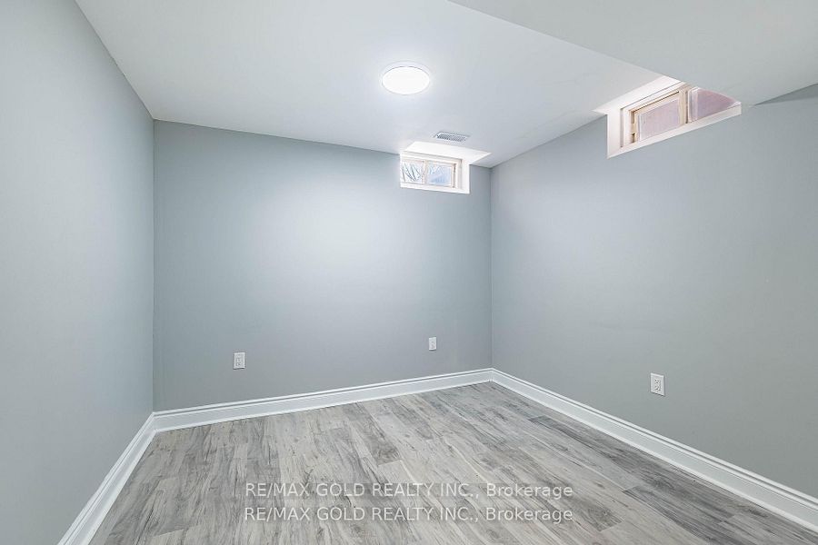 84 Crown Victoria Drive (bsmt) Property Photo 11