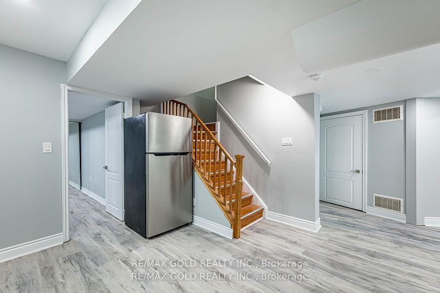 84 Crown Victoria Drive (bsmt) Property Photo 13
