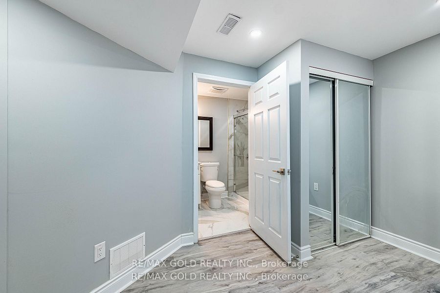 84 Crown Victoria Drive (bsmt) Property Photo 14