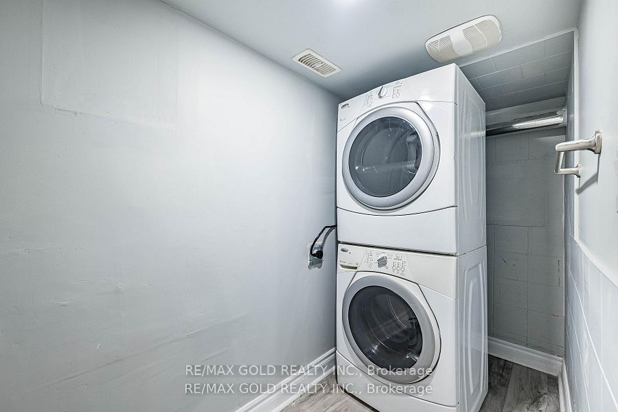 84 Crown Victoria Drive (bsmt) Property Photo 16