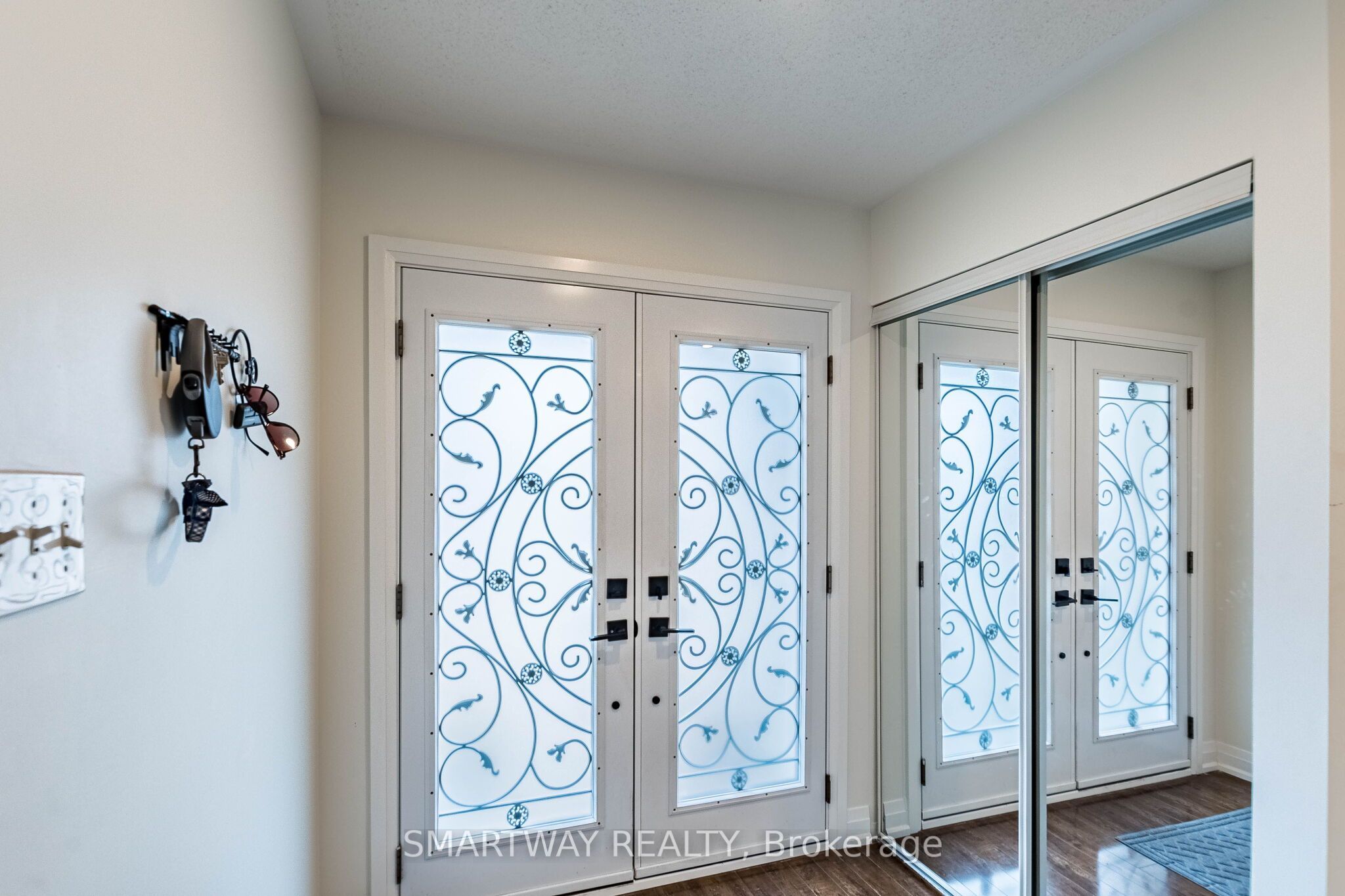 94 Goldenlight Circle Property Photo 6