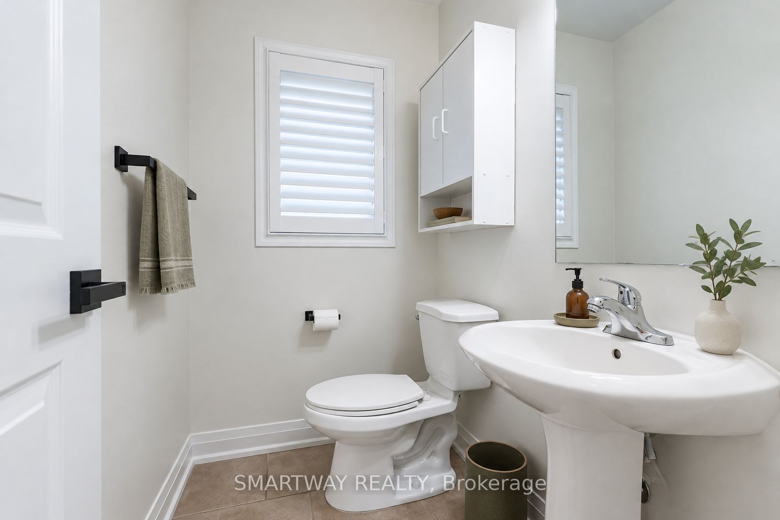 94 Goldenlight Circle Property Photo 8