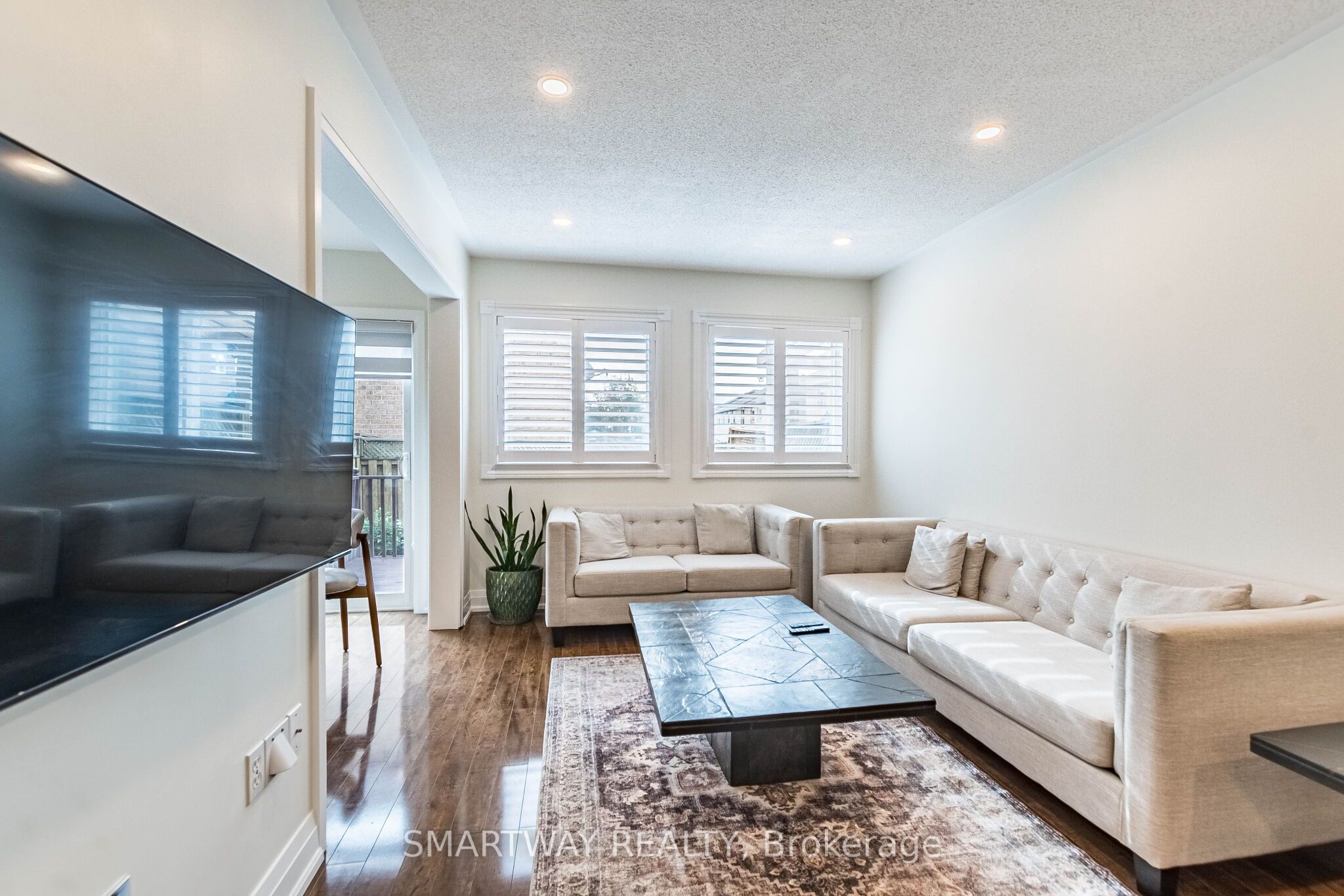 94 Goldenlight Circle Property Photo 11