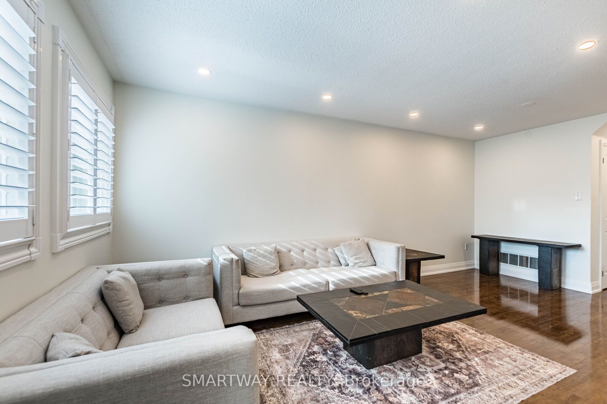 94 Goldenlight Circle Property Photo 12