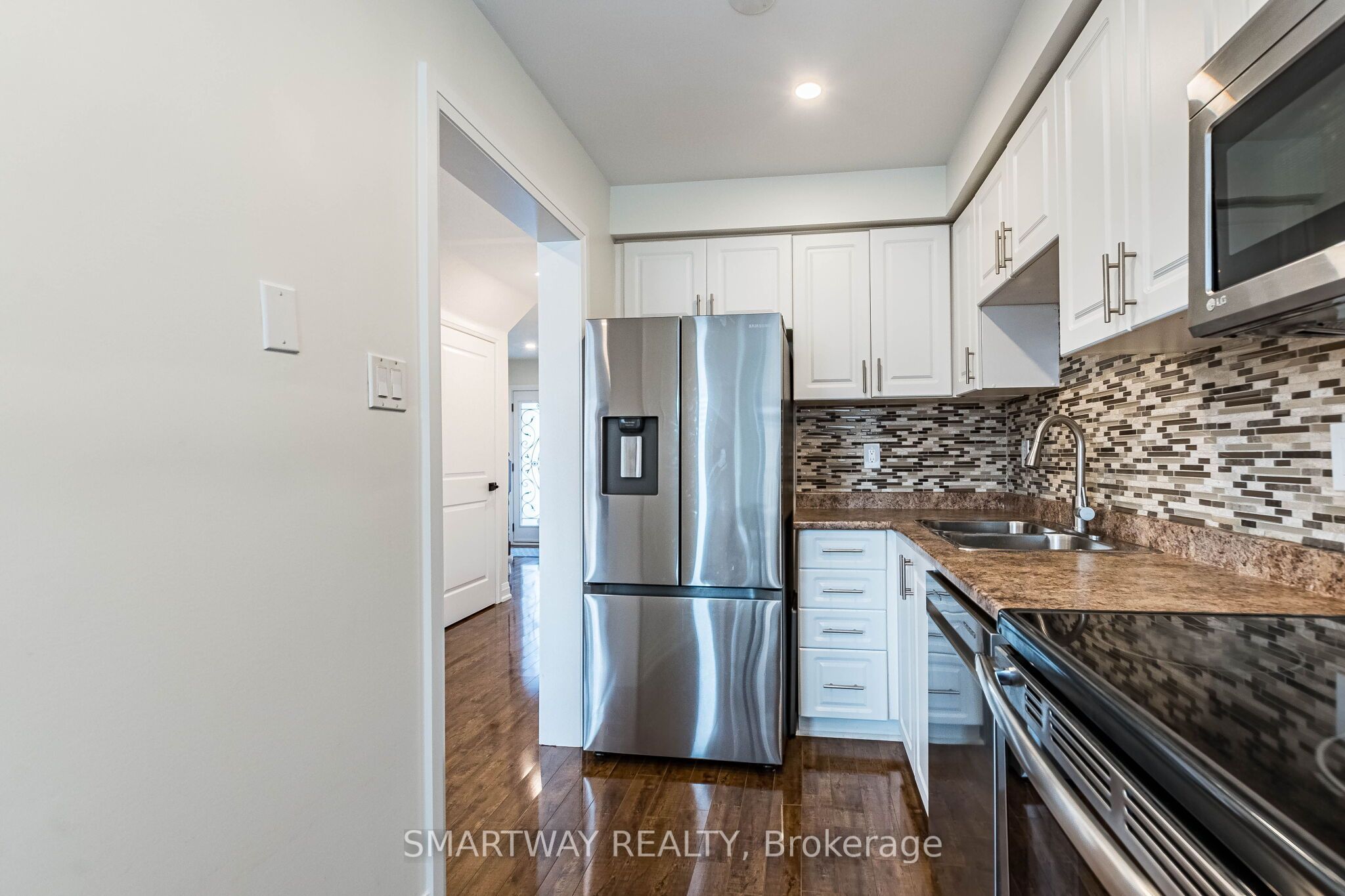 94 Goldenlight Circle Property Photo 19