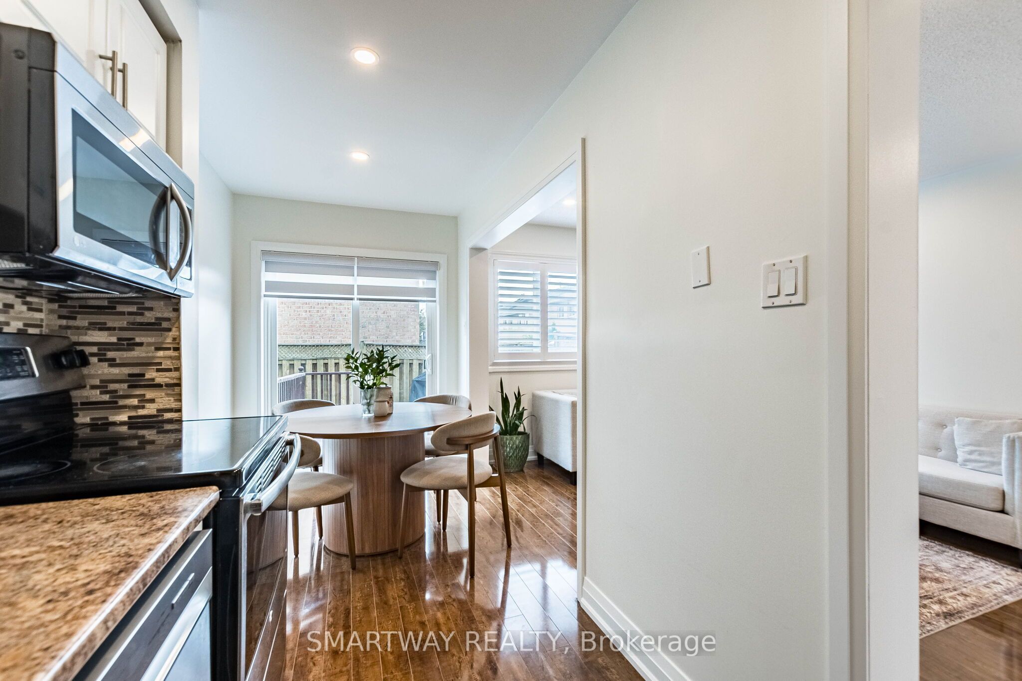 94 Goldenlight Circle Property Photo 21