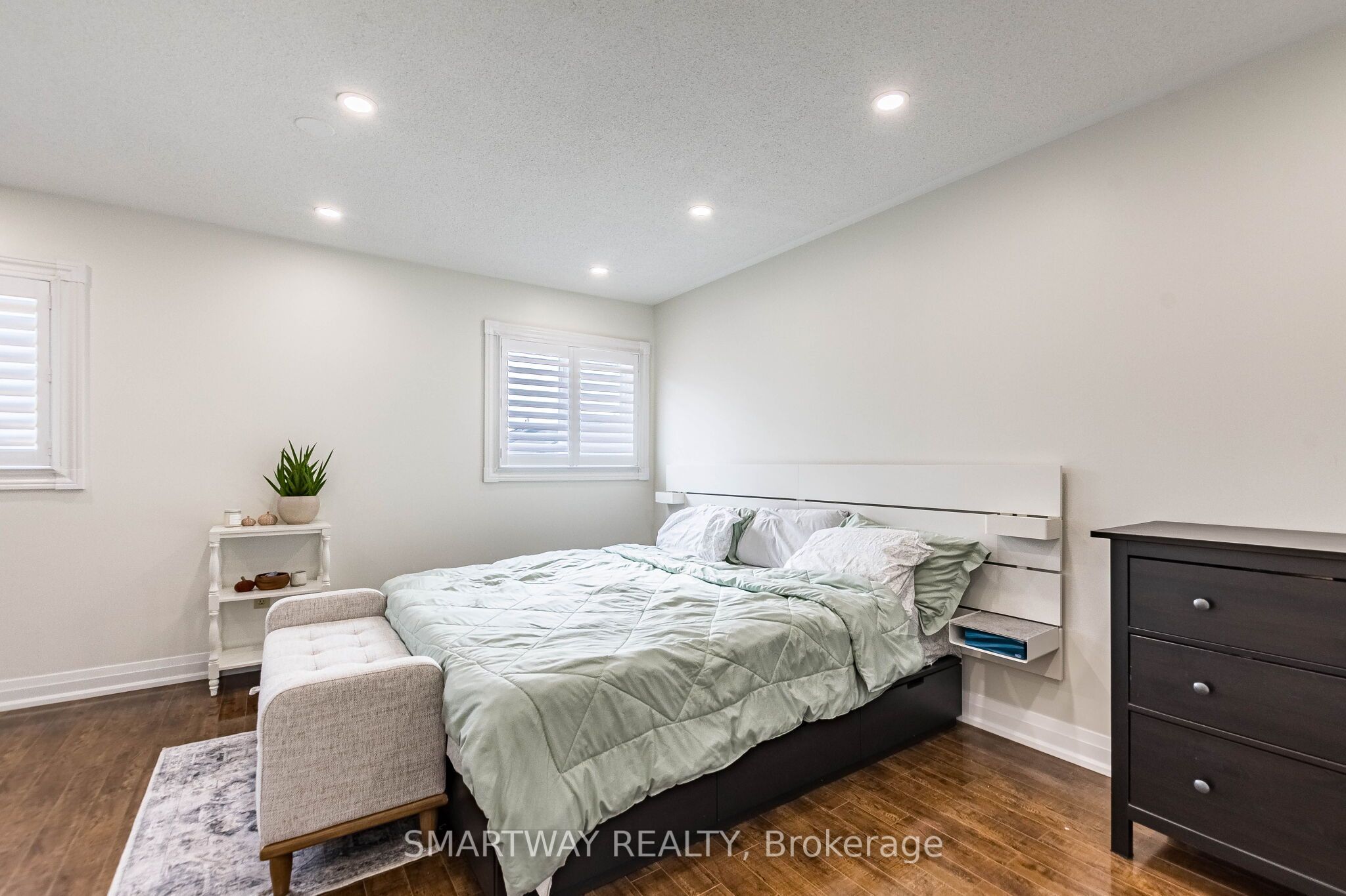 94 Goldenlight Circle Property Photo 26