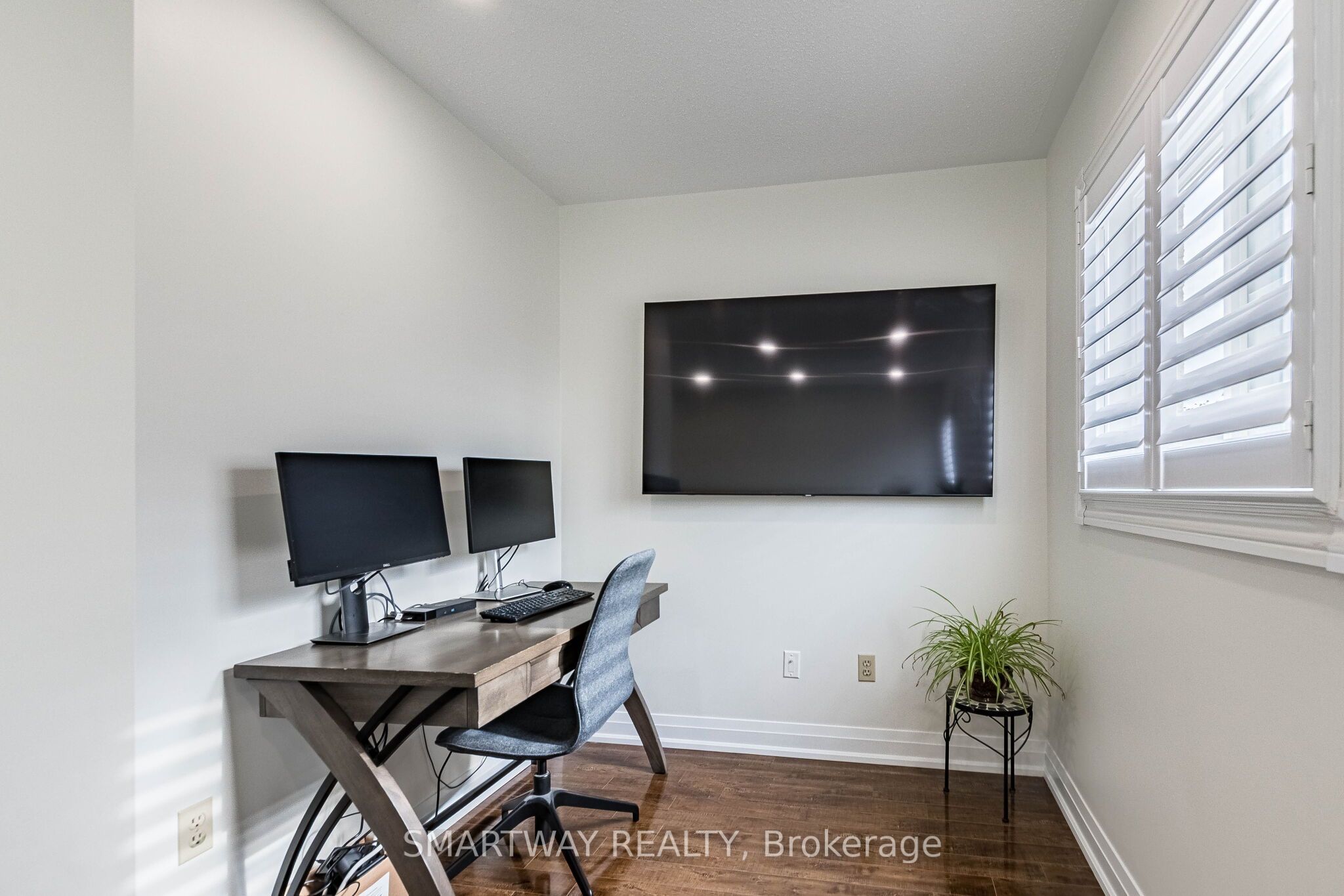 94 Goldenlight Circle Property Photo 28