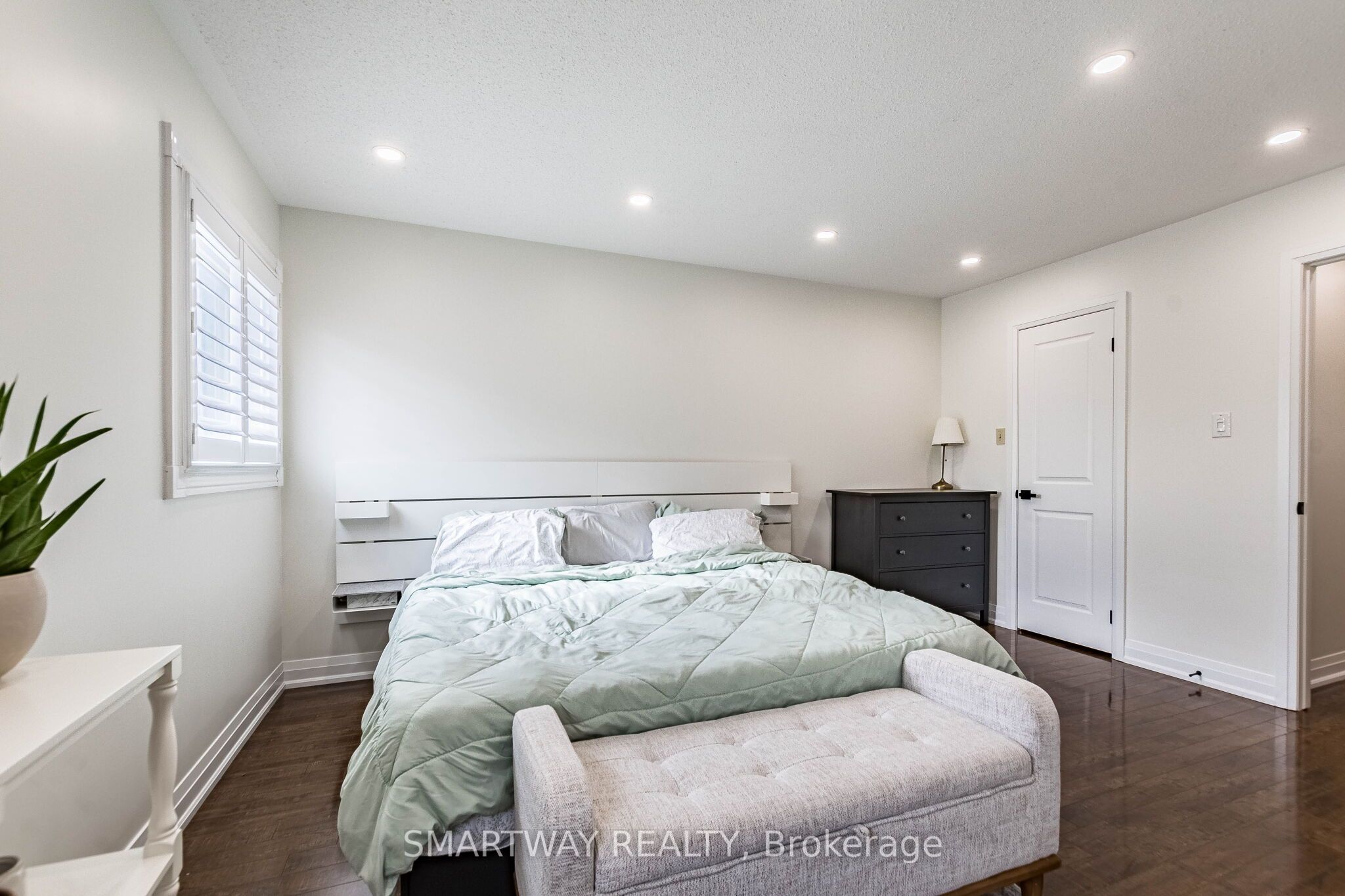 94 Goldenlight Circle Property Photo 30