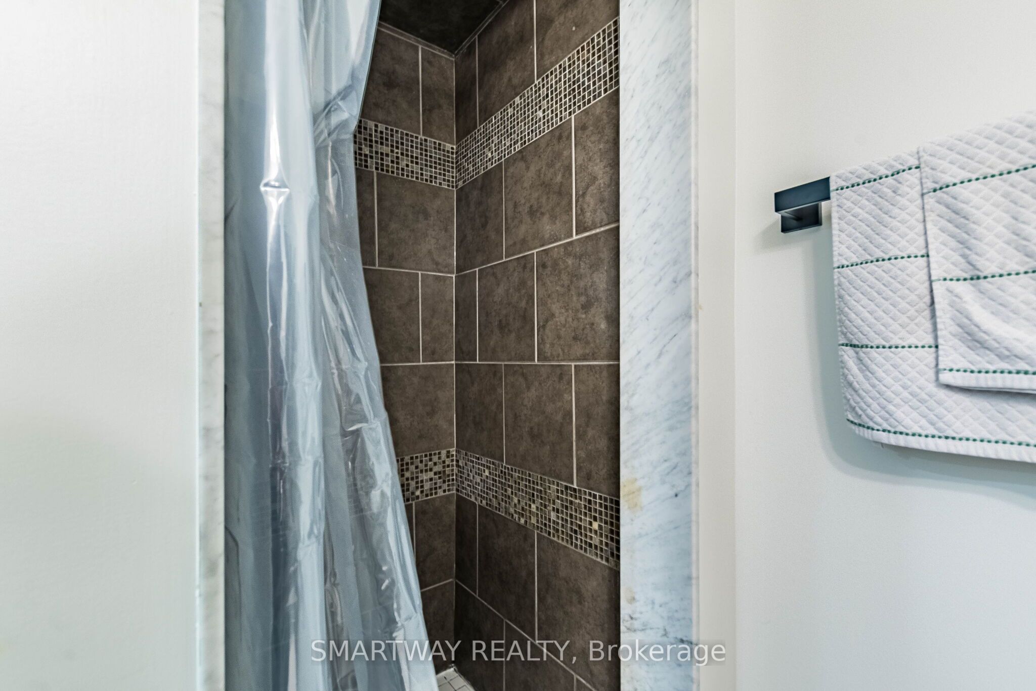 94 Goldenlight Circle Property Photo 32