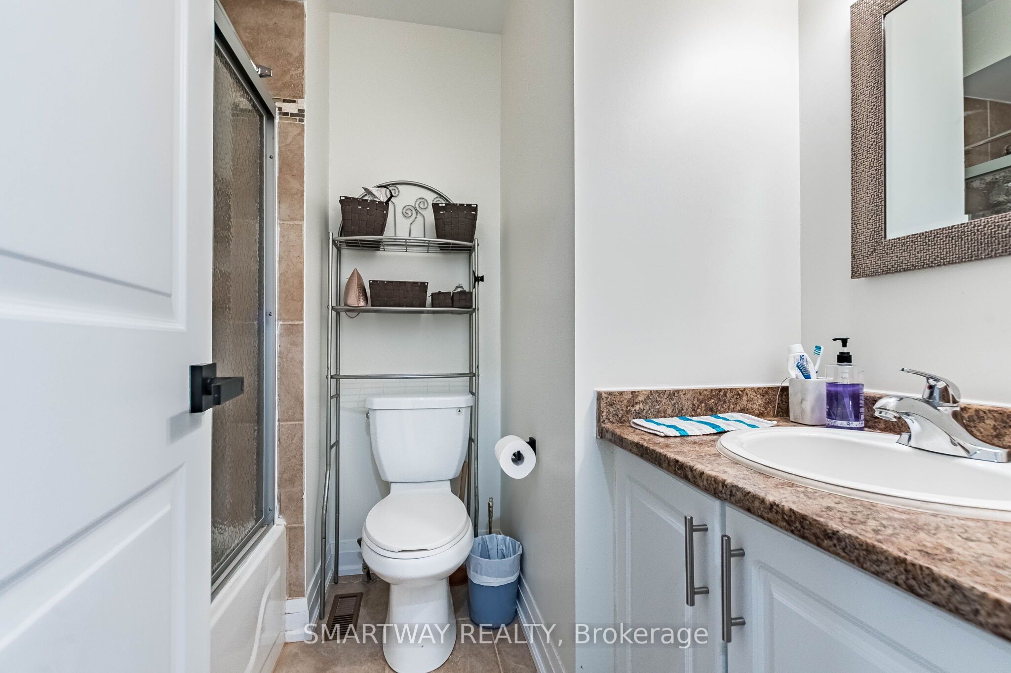 94 Goldenlight Circle Property Photo 37