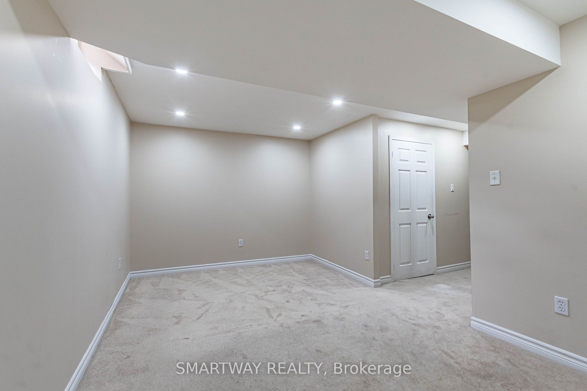 94 Goldenlight Circle Property Photo 43