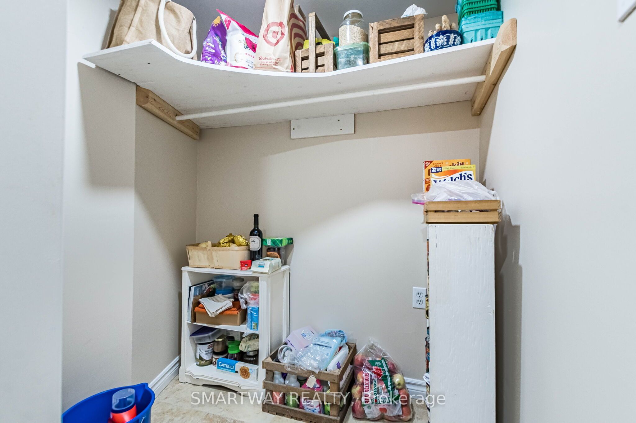 94 Goldenlight Circle Property Photo 45