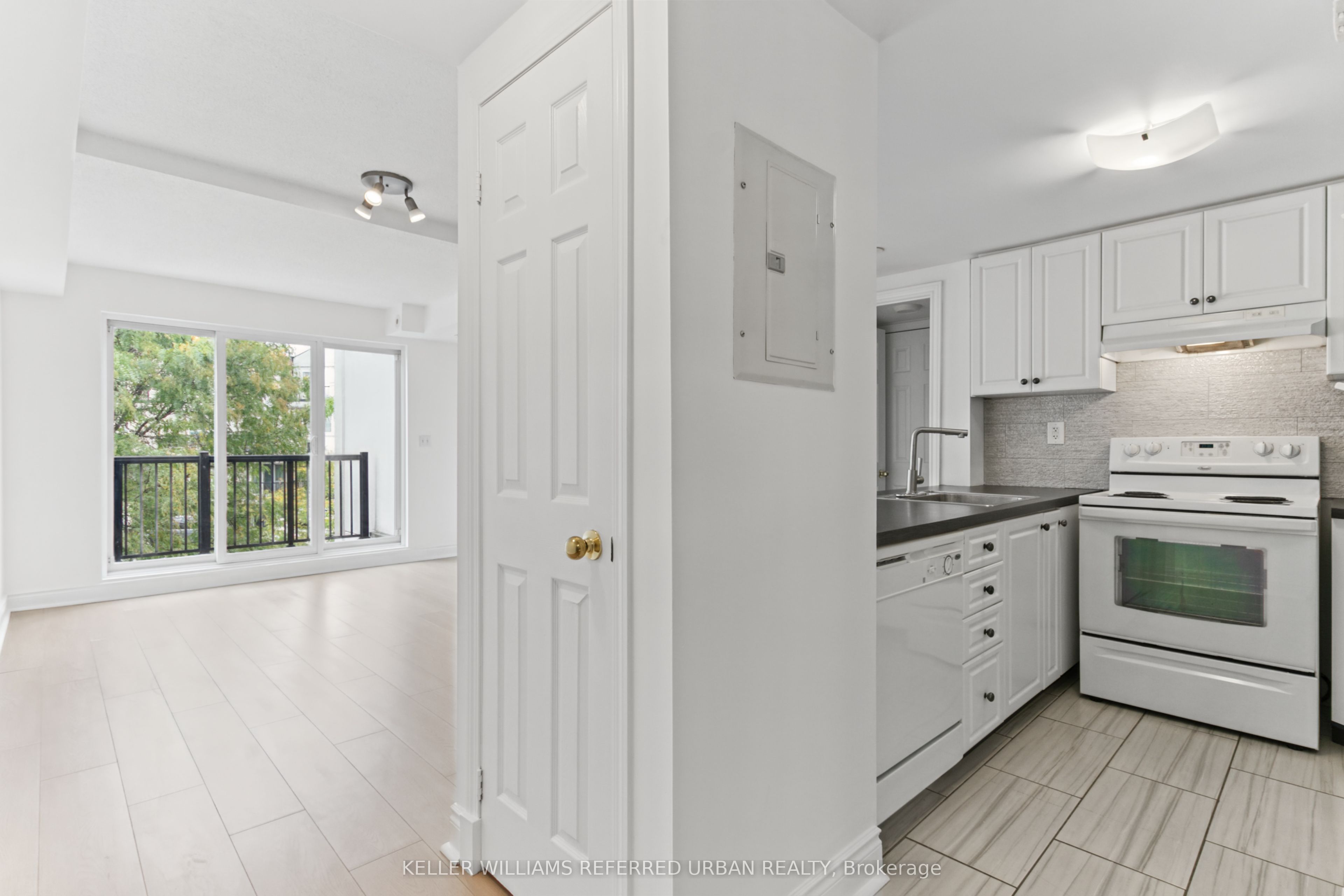 3035 Finch Avenue W 2016 Property Photo 3