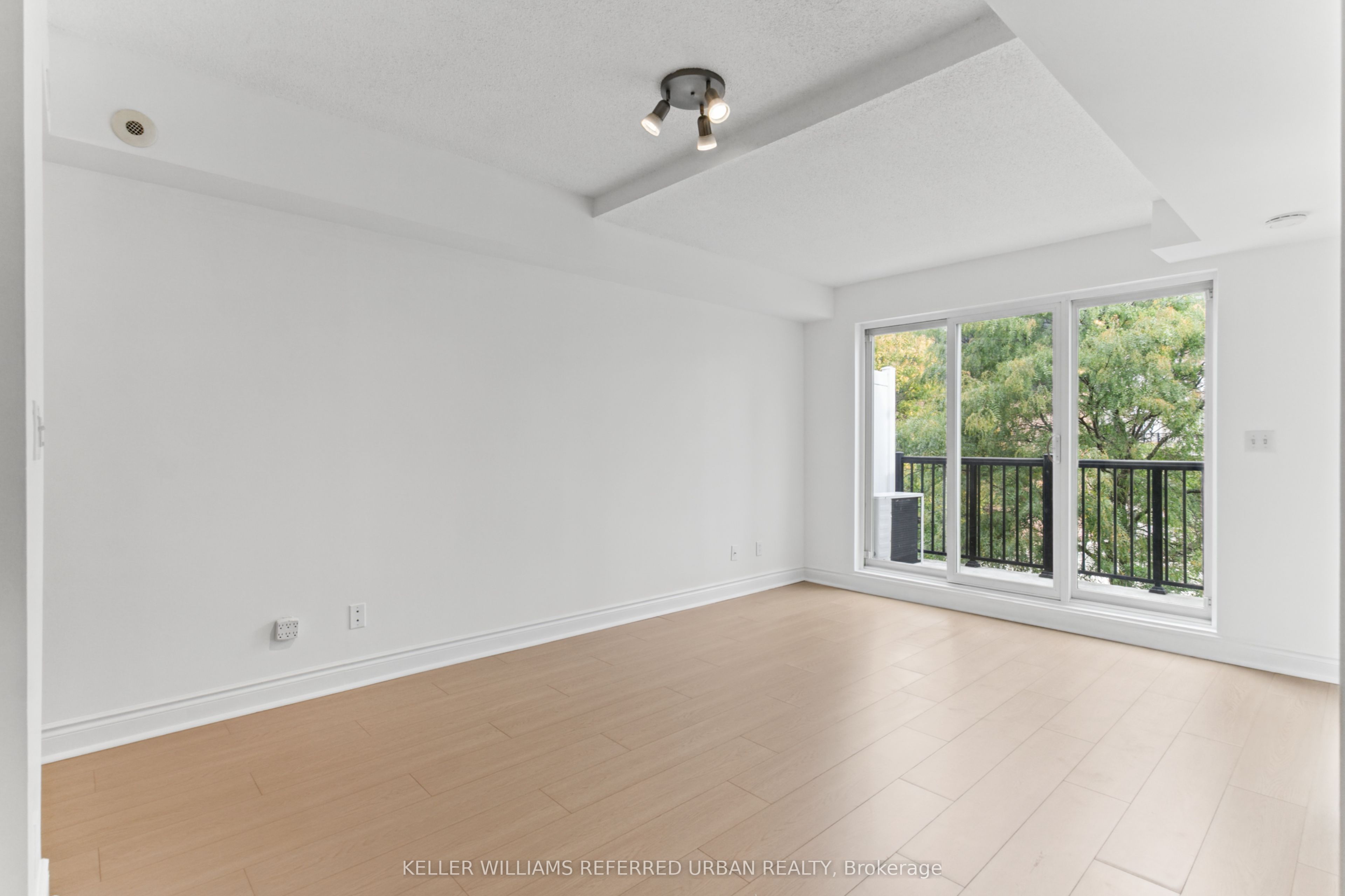 3035 Finch Avenue W 2016 Property Photo 6