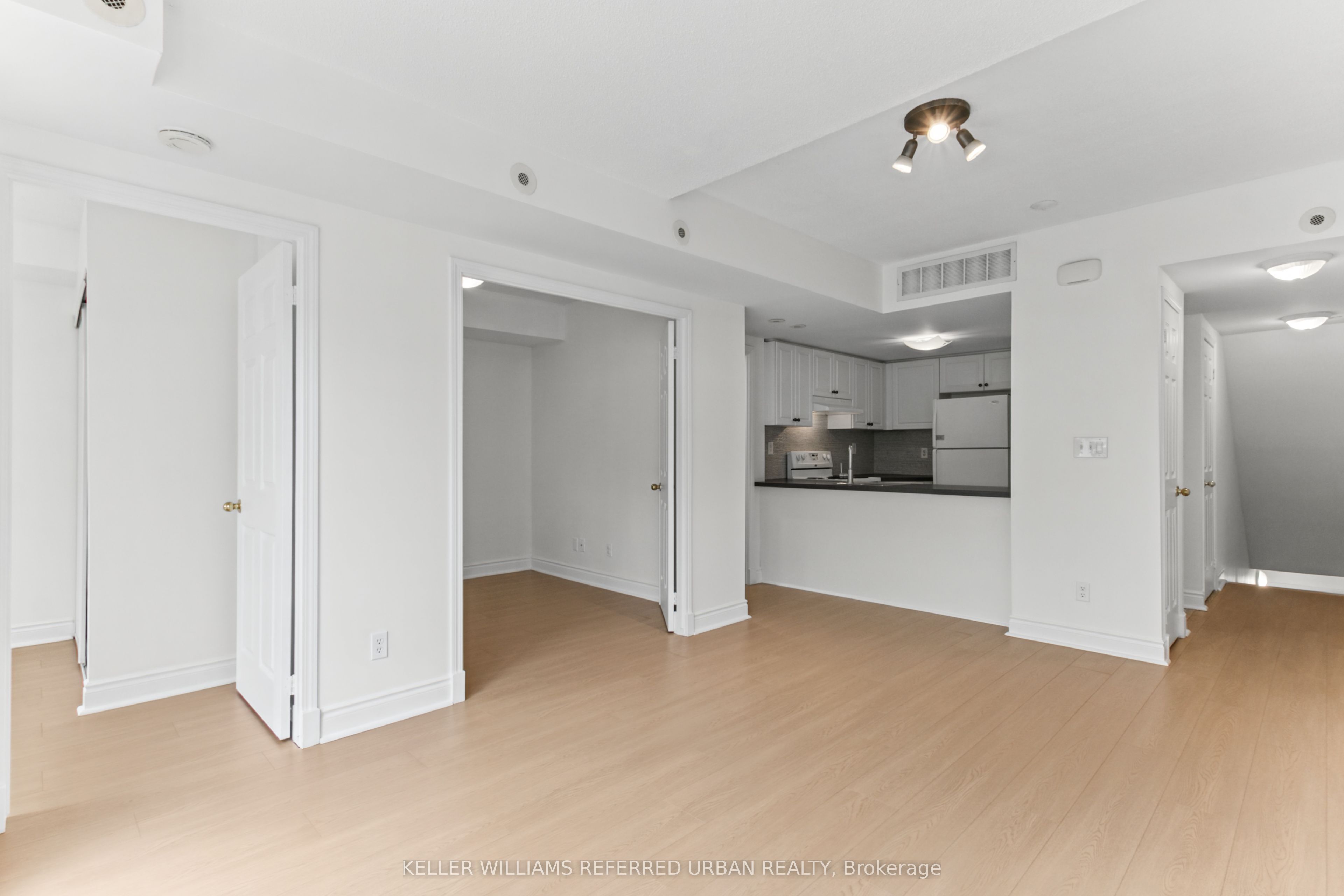 3035 Finch Avenue W 2016 Property Photo 8