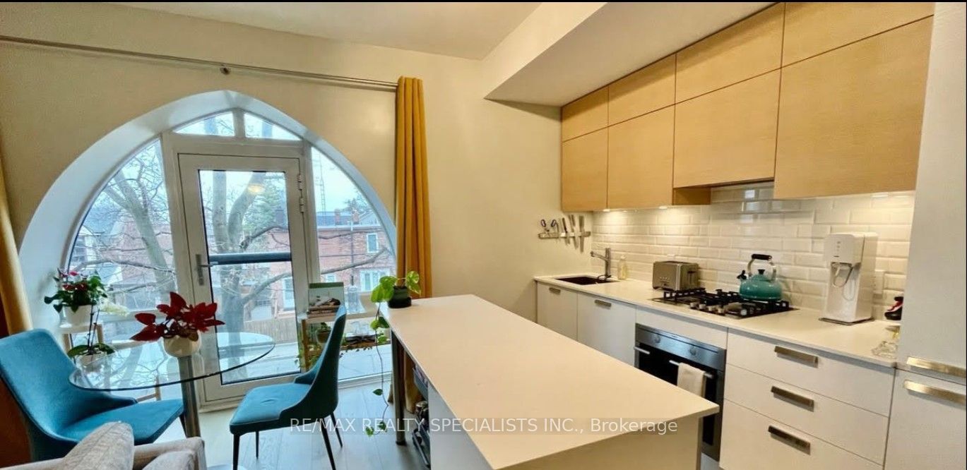 243 Perth Avenue 210 Property Photo 2