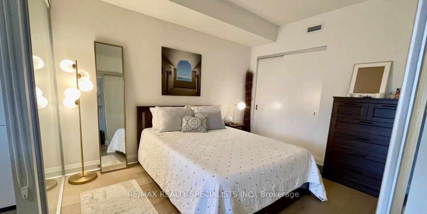 243 Perth Avenue 210 Property Photo 3