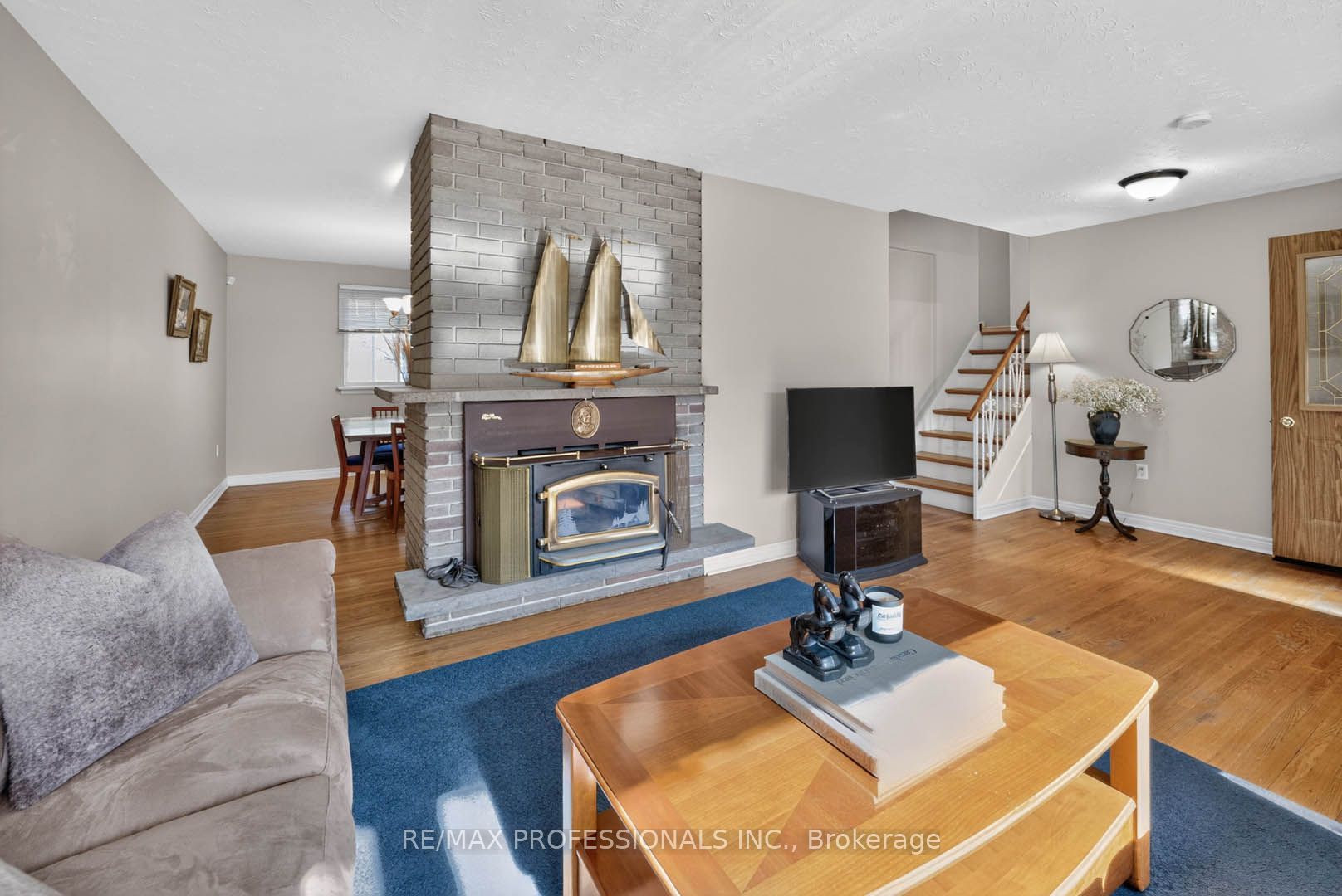 2467 Edenhurst Drive Property Photo 8