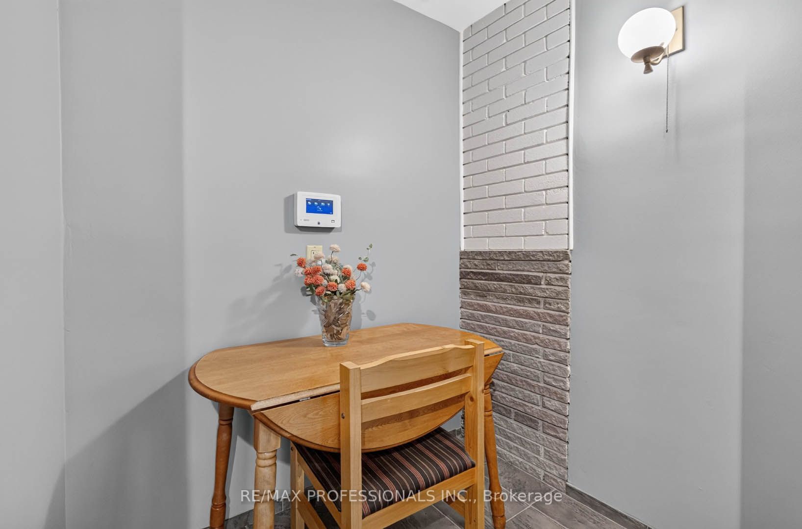 2467 Edenhurst Drive Property Photo 12