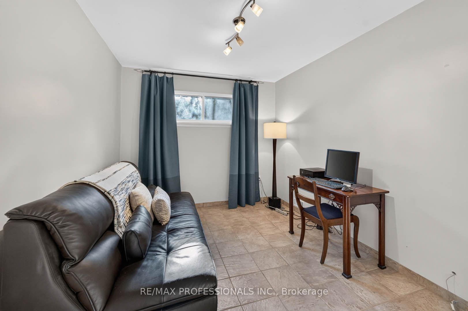 2467 Edenhurst Drive Property Photo 23