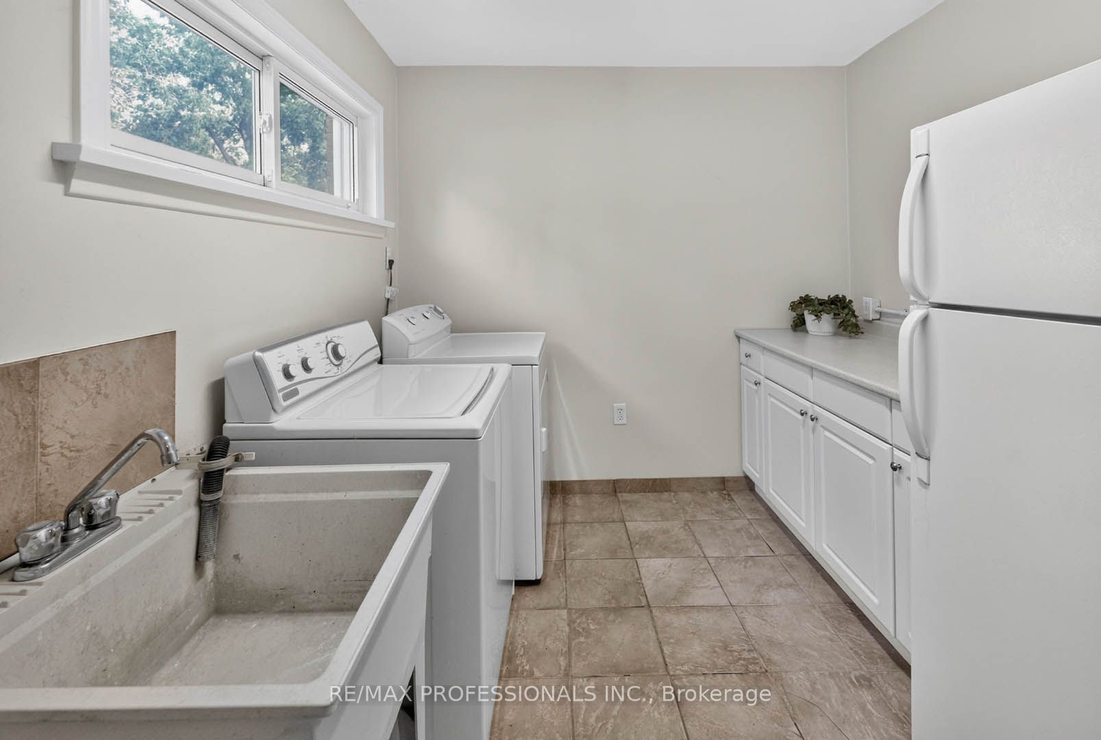 2467 Edenhurst Drive Property Photo 26