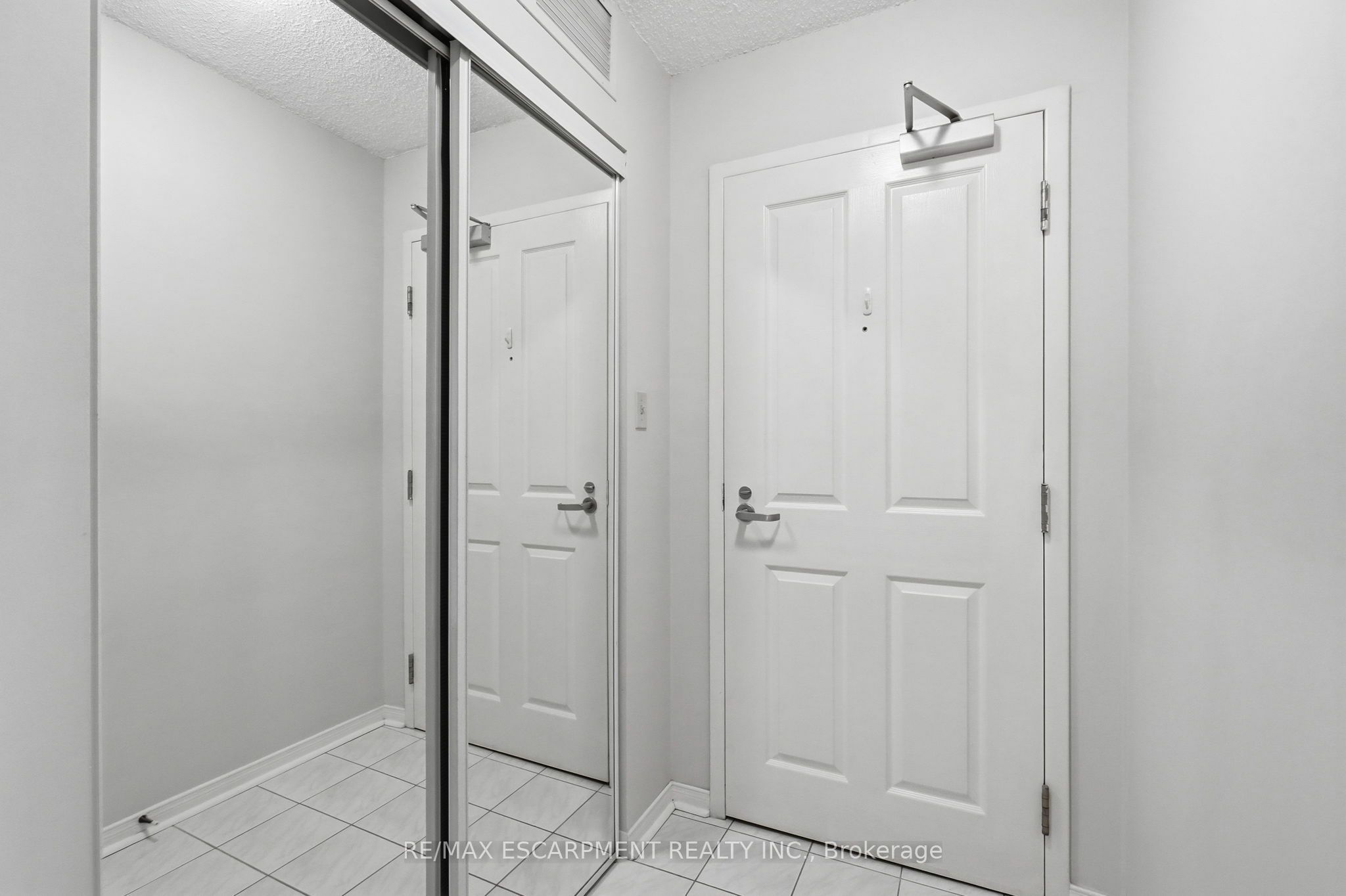 2199 Sixth Line 208 Property Photo 3