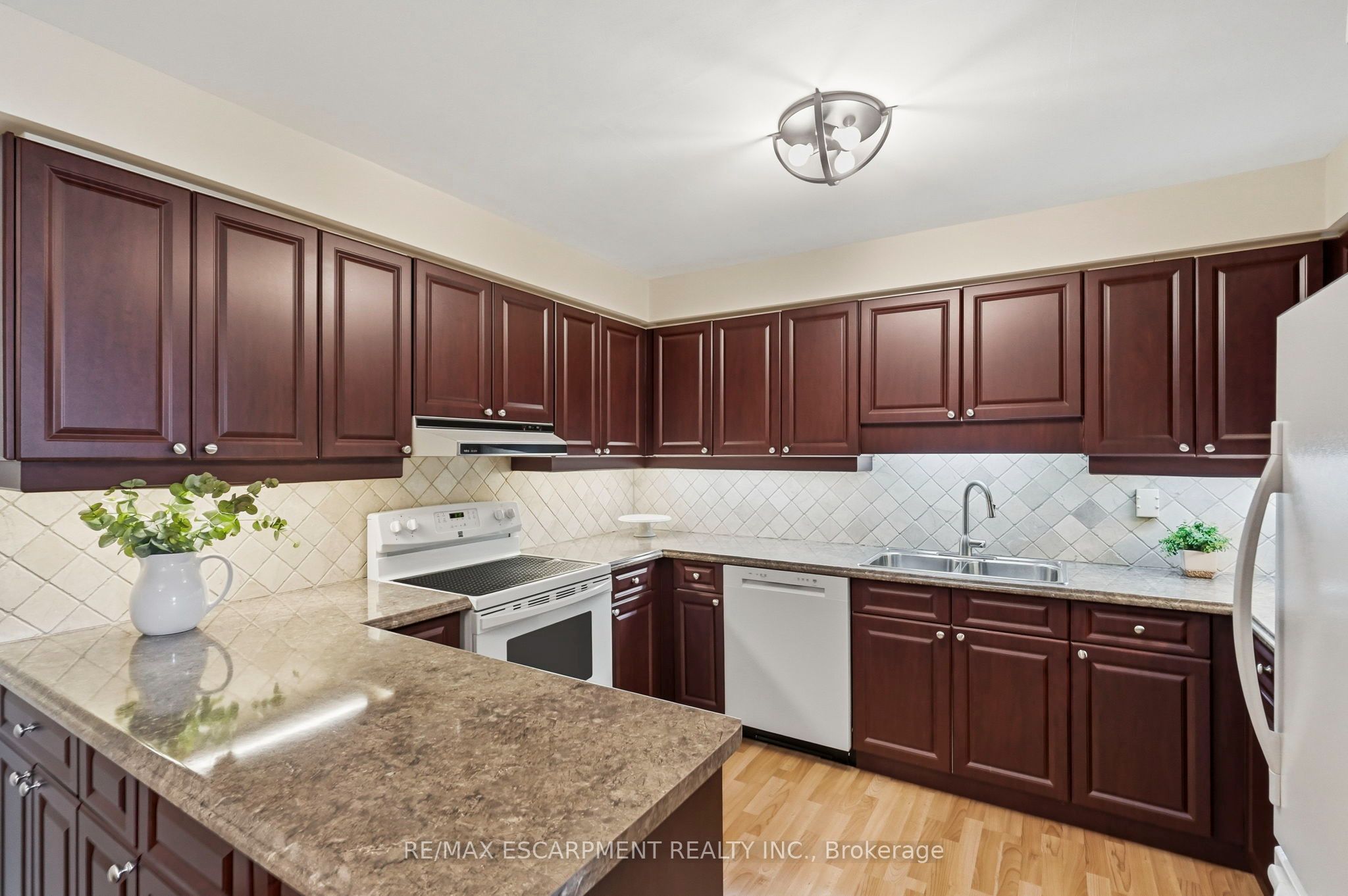 2199 Sixth Line 208 Property Photo 11