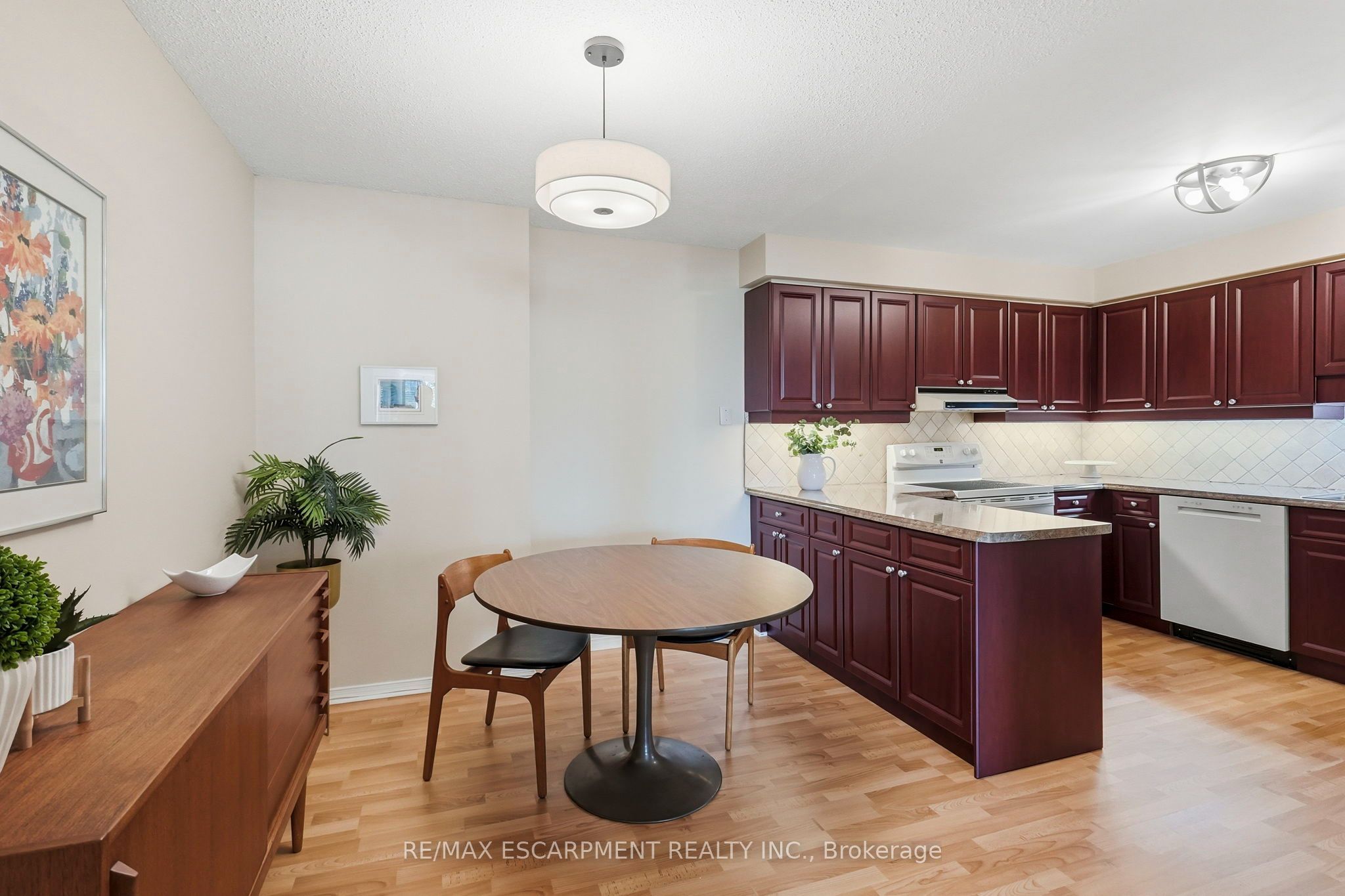 2199 Sixth Line 208 Property Photo 14