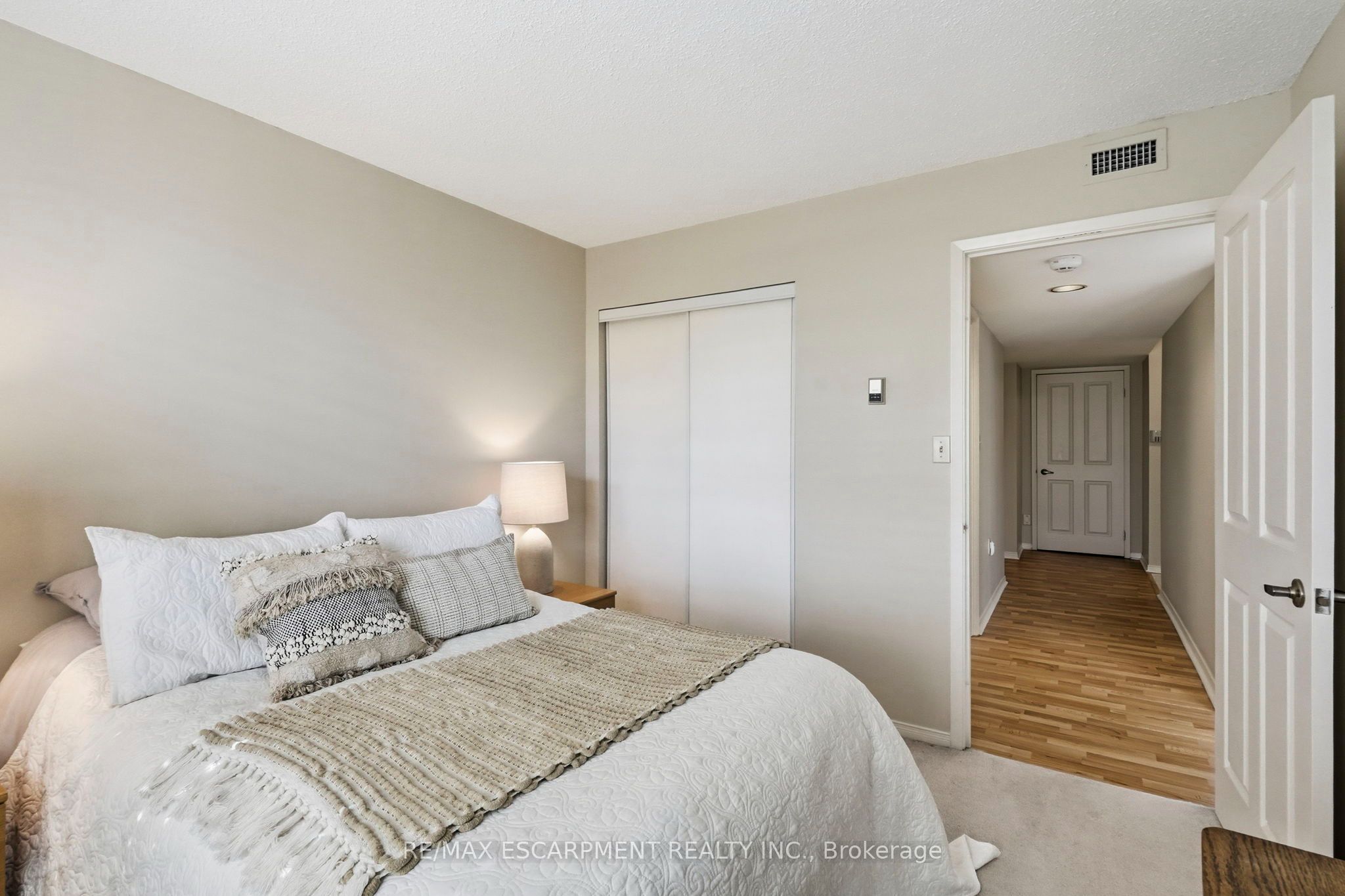 2199 Sixth Line 208 Property Photo 22
