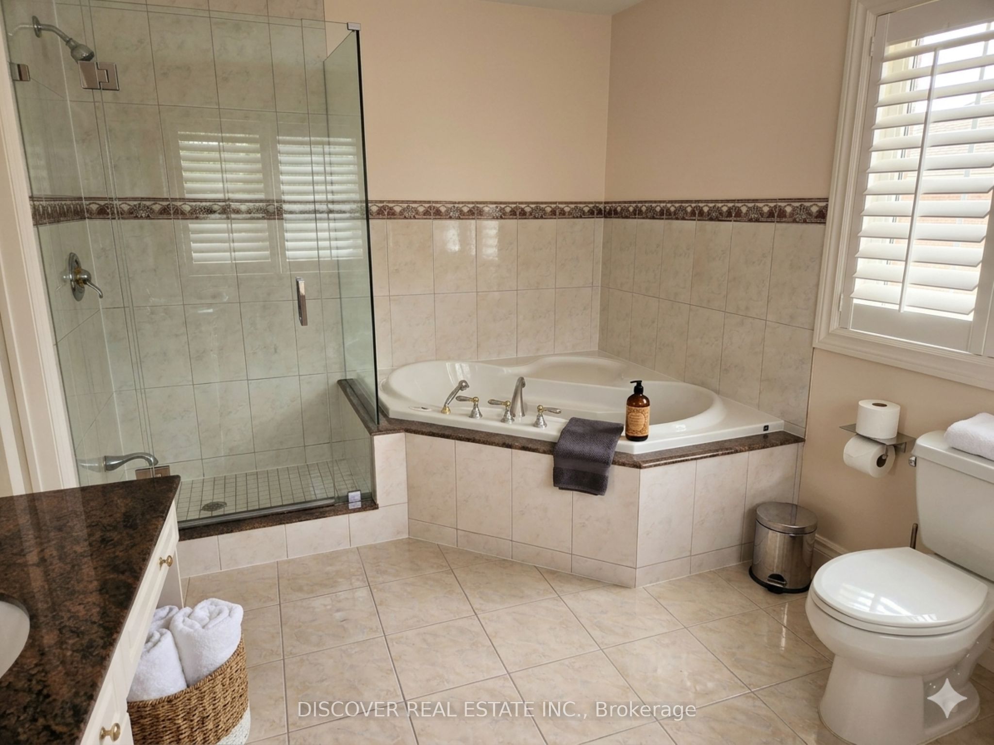 963 Hampton Crescent Property Photo 7