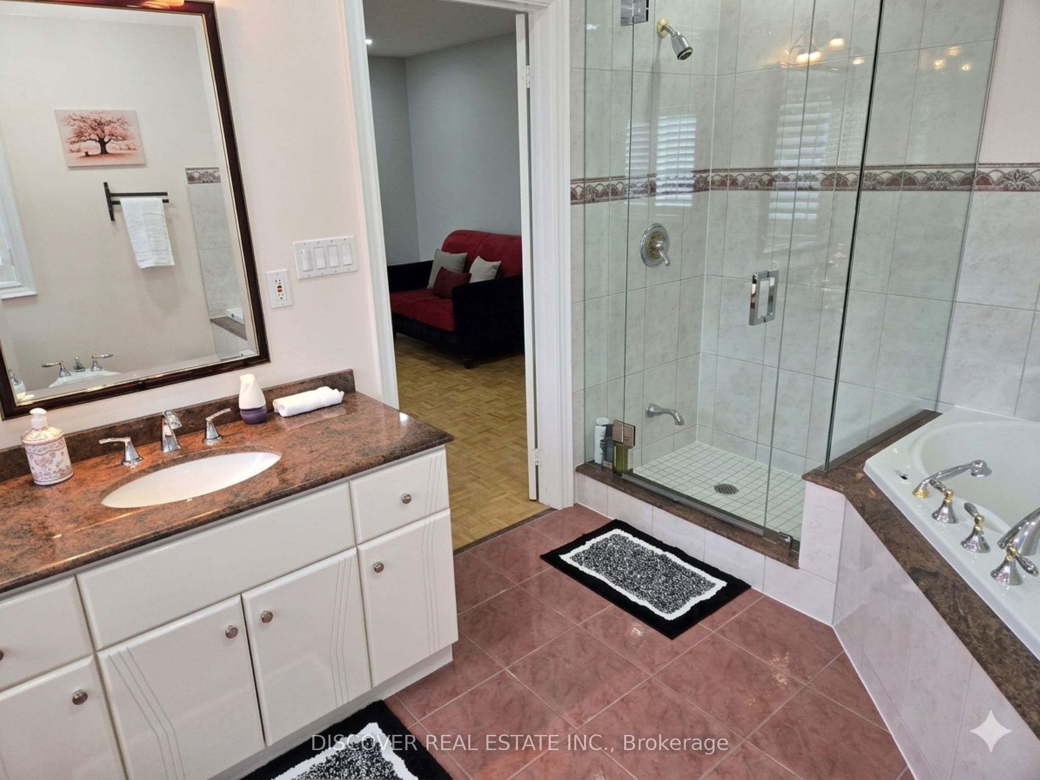 963 Hampton Crescent Property Photo 8