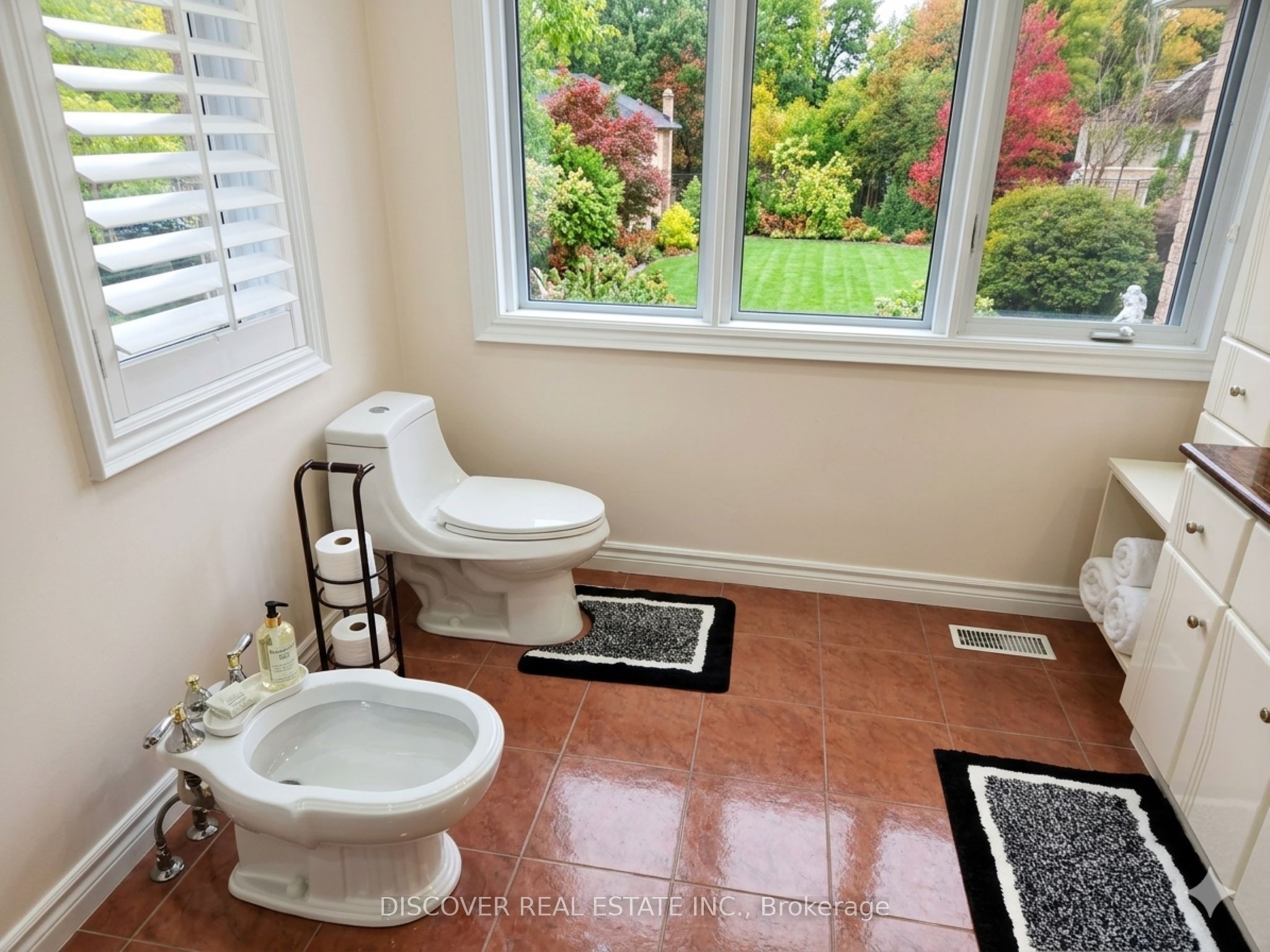 963 Hampton Crescent Property Photo 9
