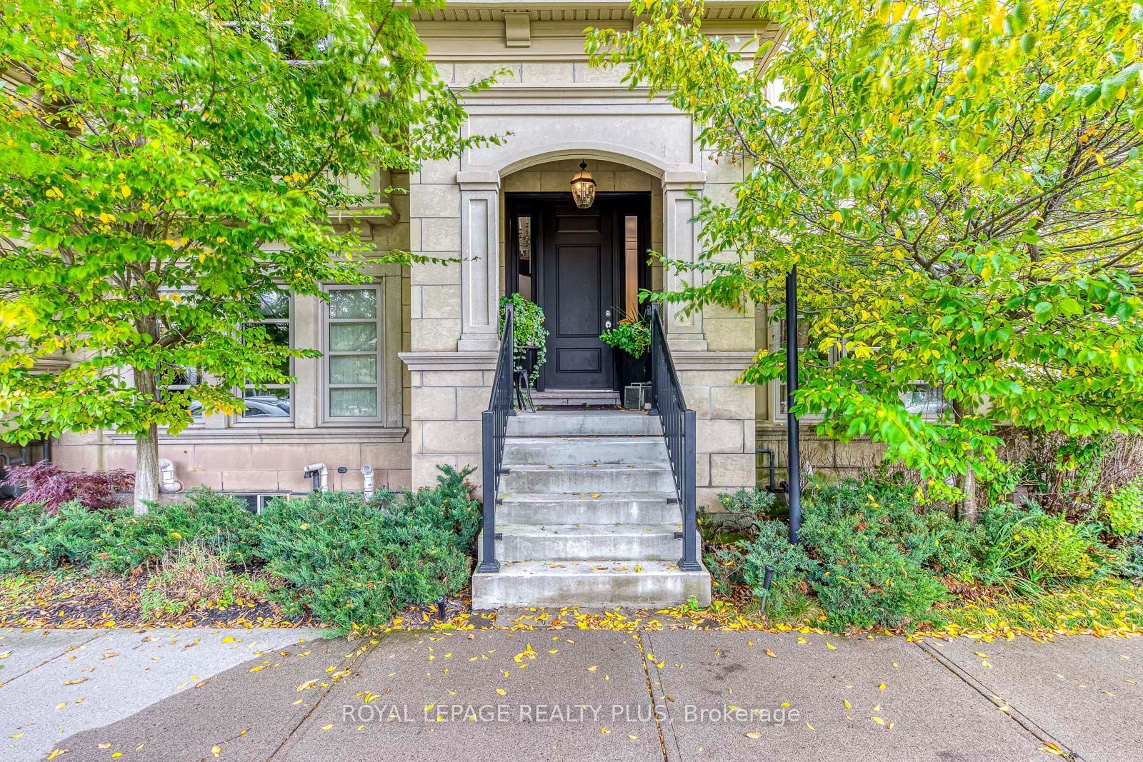 221 Hanover Street Property Photo 1