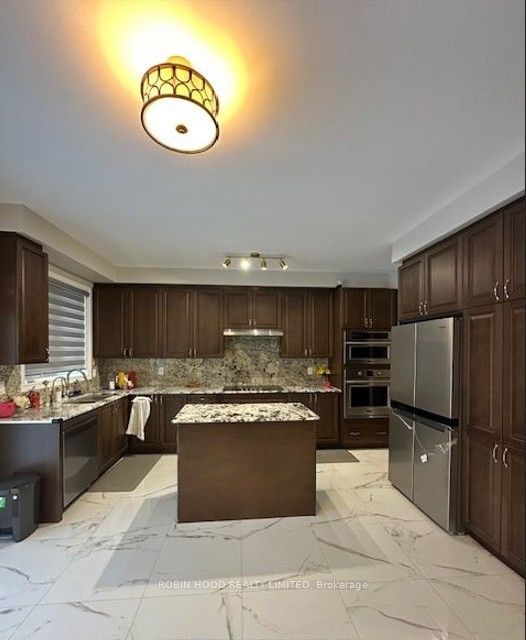 63 Royal Fern Crescent Property Photo 2