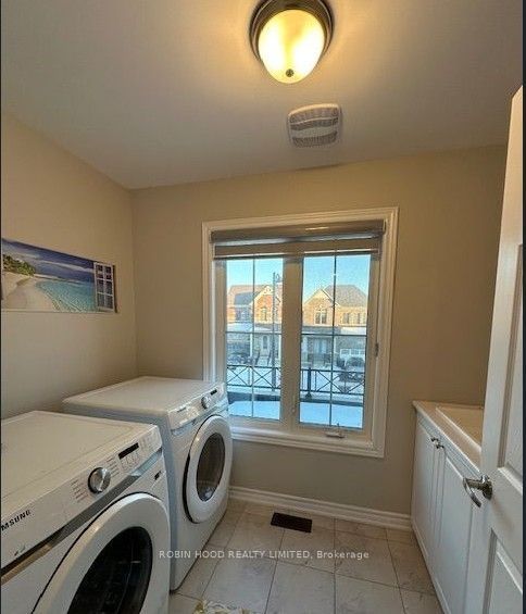 63 Royal Fern Crescent Property Photo 11