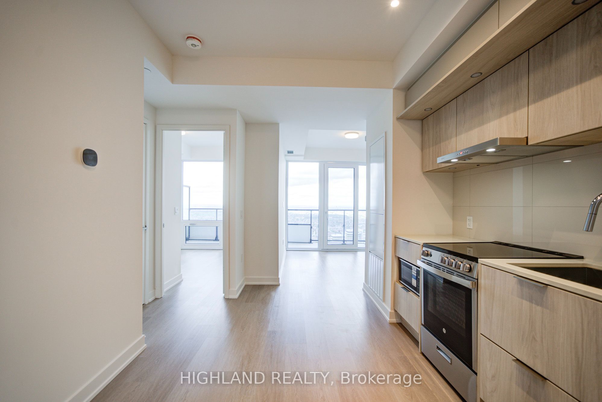 448 Burnhamthorpe Road W 6203 Property Photo 4