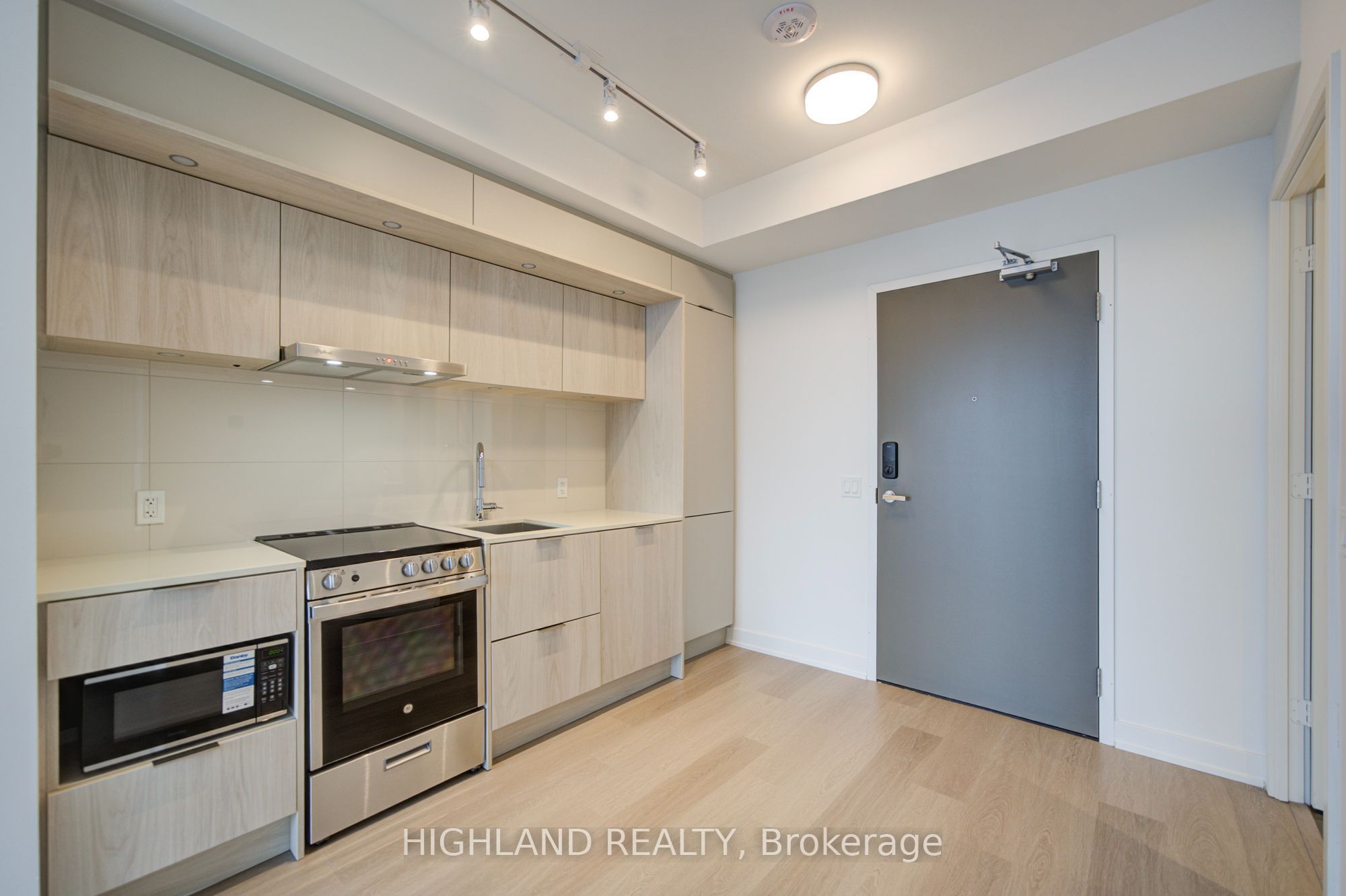 448 Burnhamthorpe Road W 6203 Property Photo 6